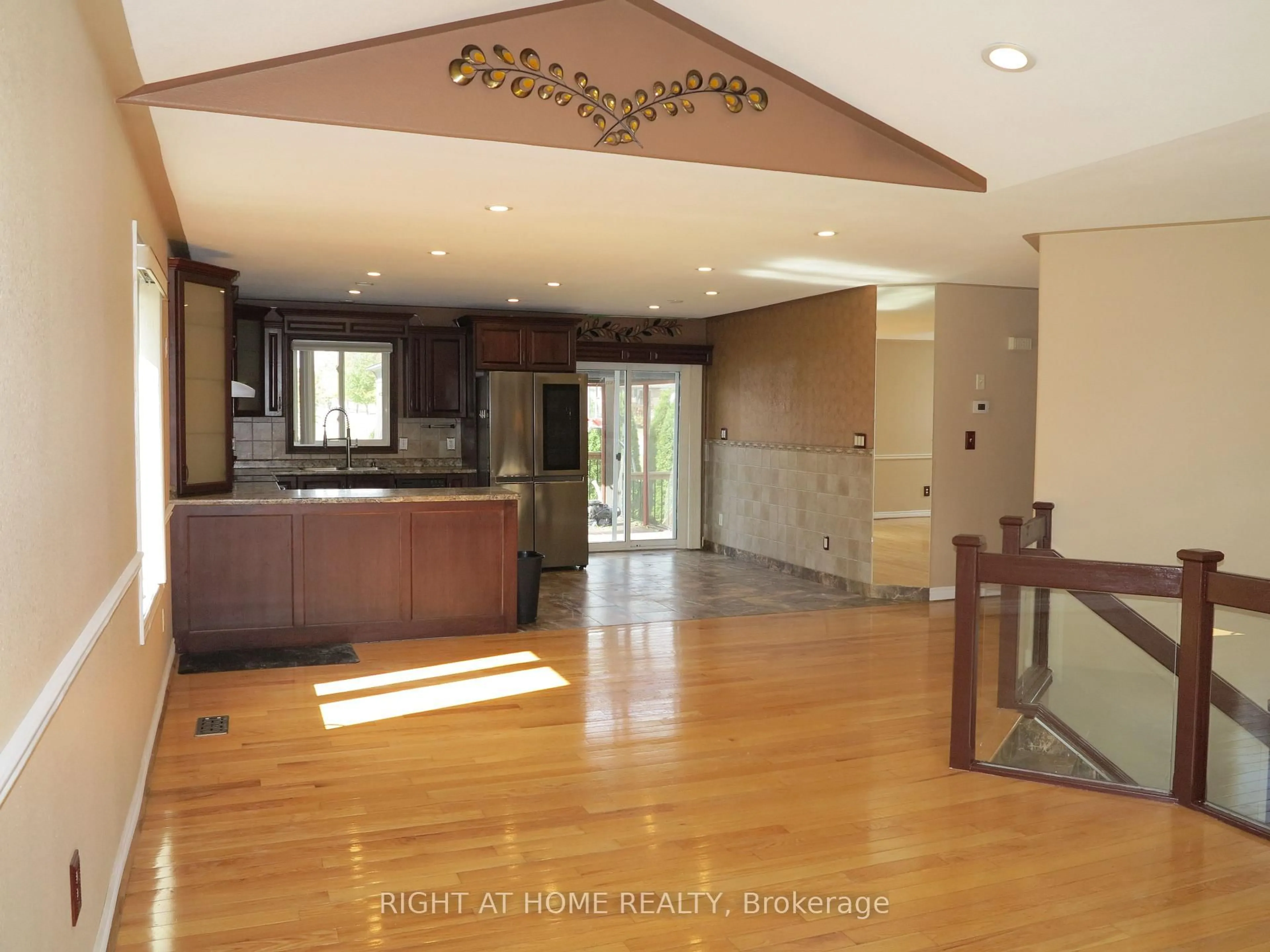 Indoor entryway for 101 JOANNE Crt, Leamington Ontario N8H 5N7