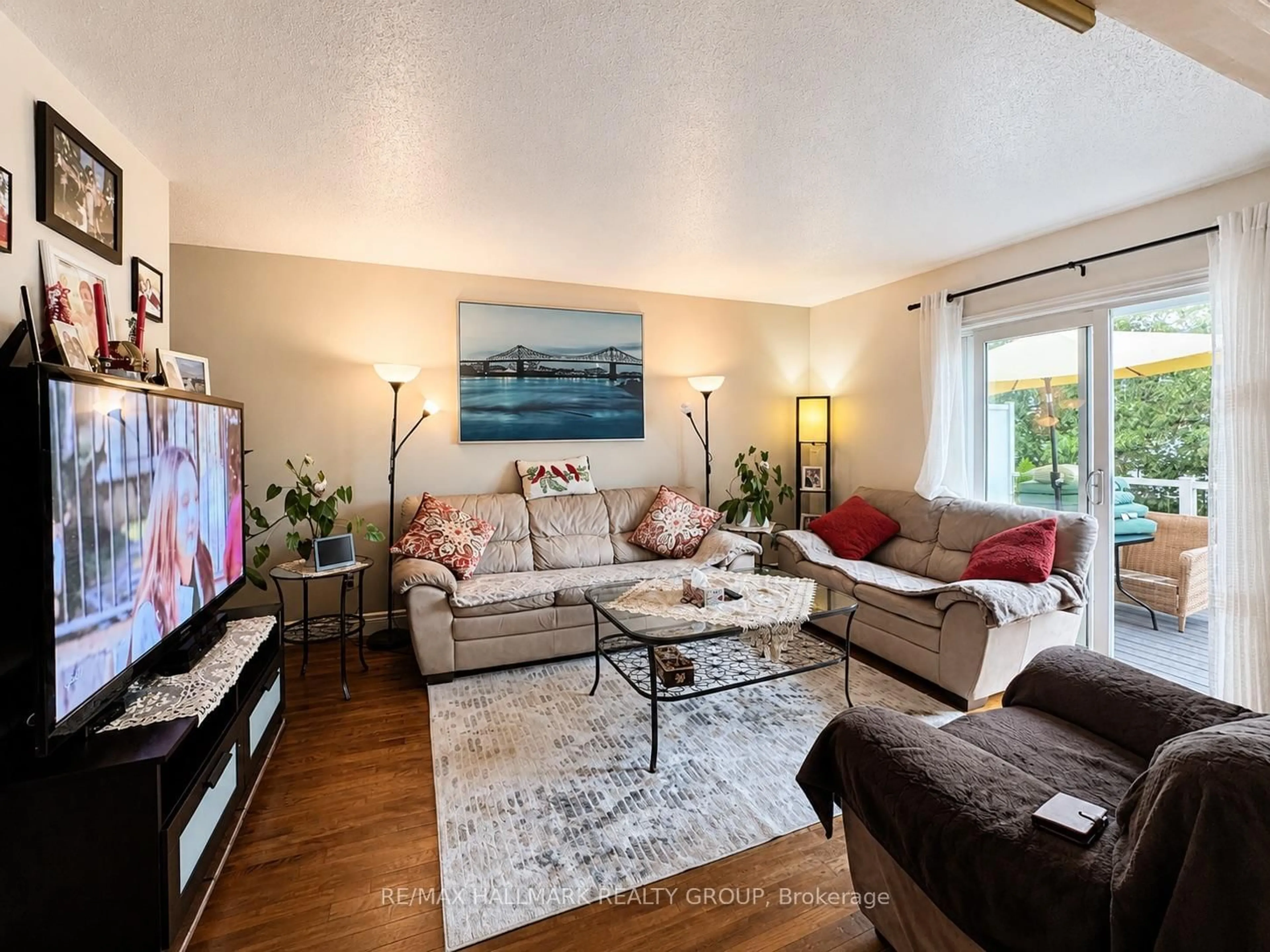 Living room with furniture, unknown for 825 Cahill Dr #163, Ottawa Ontario K1V 9N7