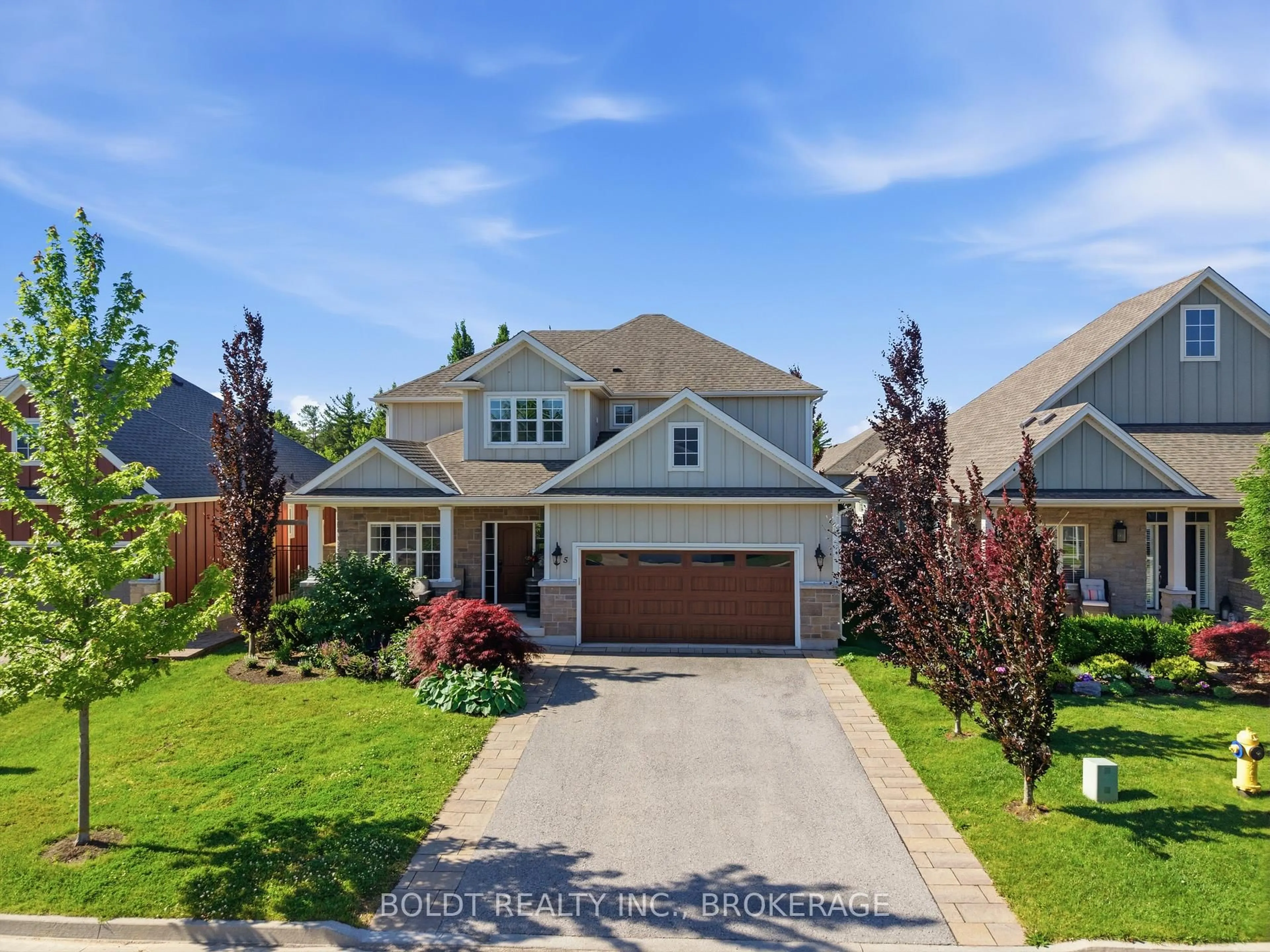 A pic from outside/outdoor area/front of a property/back of a property/a pic from drone, street for 5 Gossen Dr, Niagara-on-the-Lake Ontario L0S 1J0