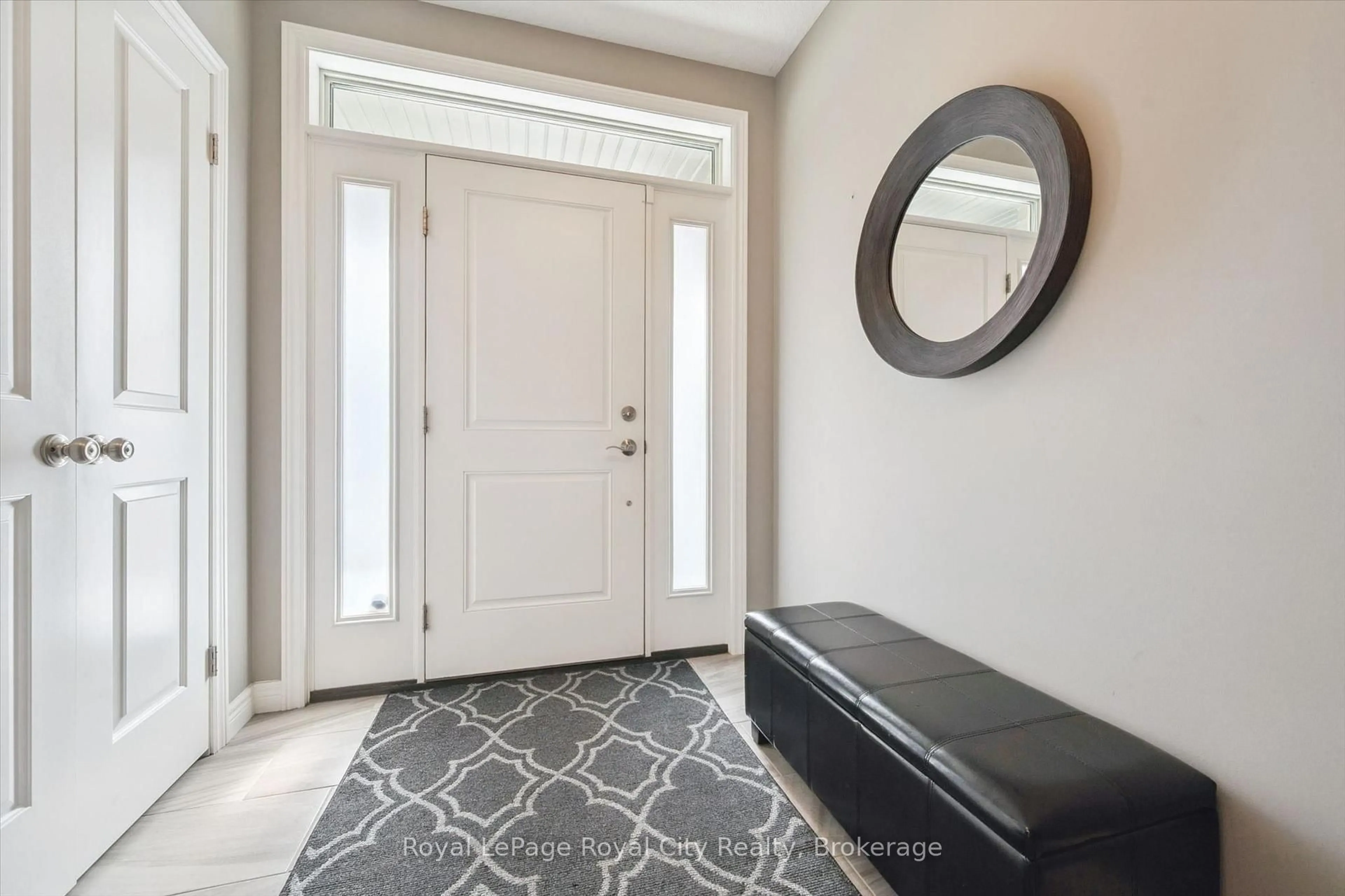 Indoor entryway for 179 Dallan Dr, Guelph Ontario N1L 0N1