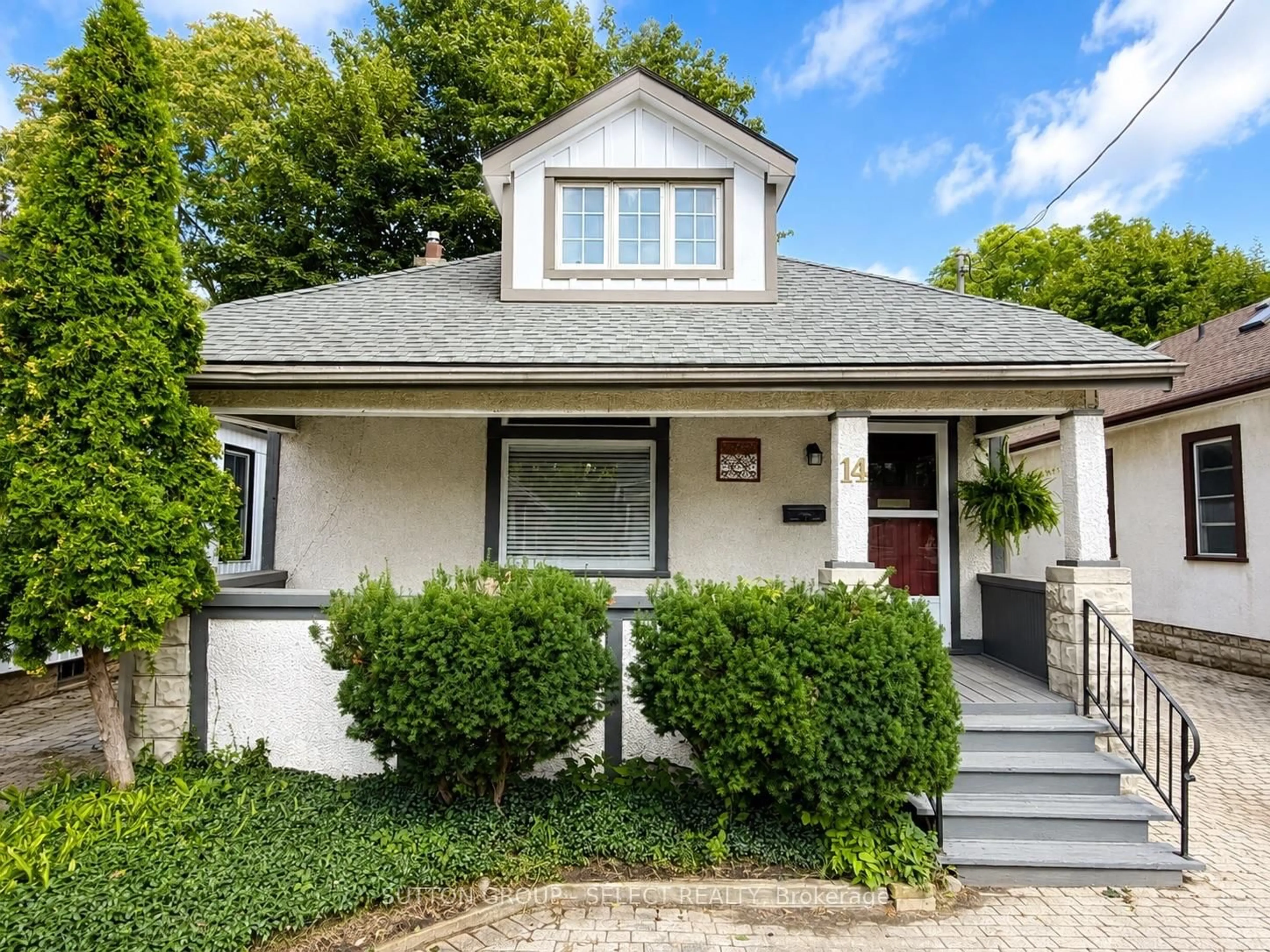 Home with vinyl exterior material, street for 14 Arthur St, London East Ontario N5Y 3B9