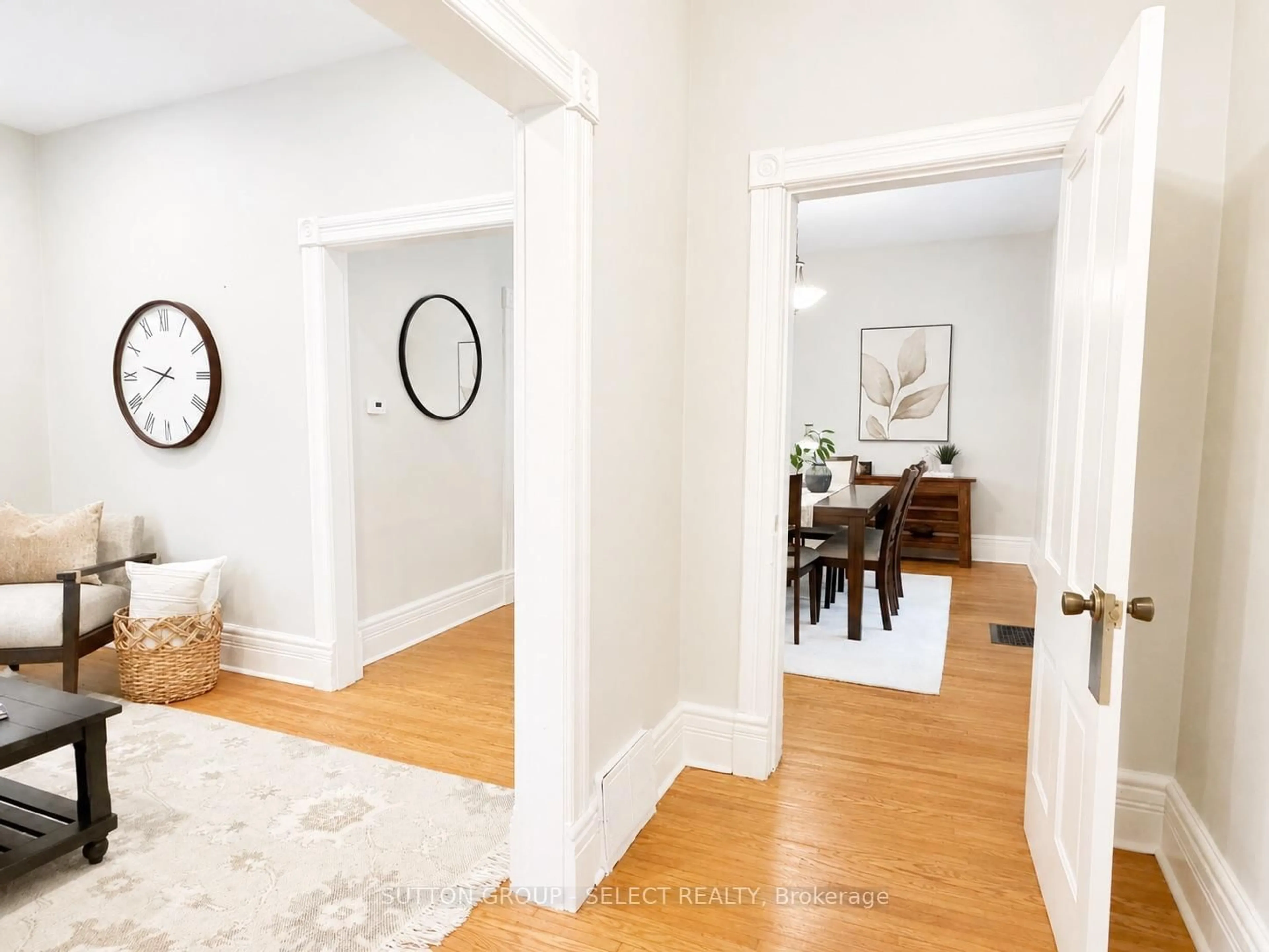 Indoor entryway for 14 Arthur St, London East Ontario N5Y 3B9