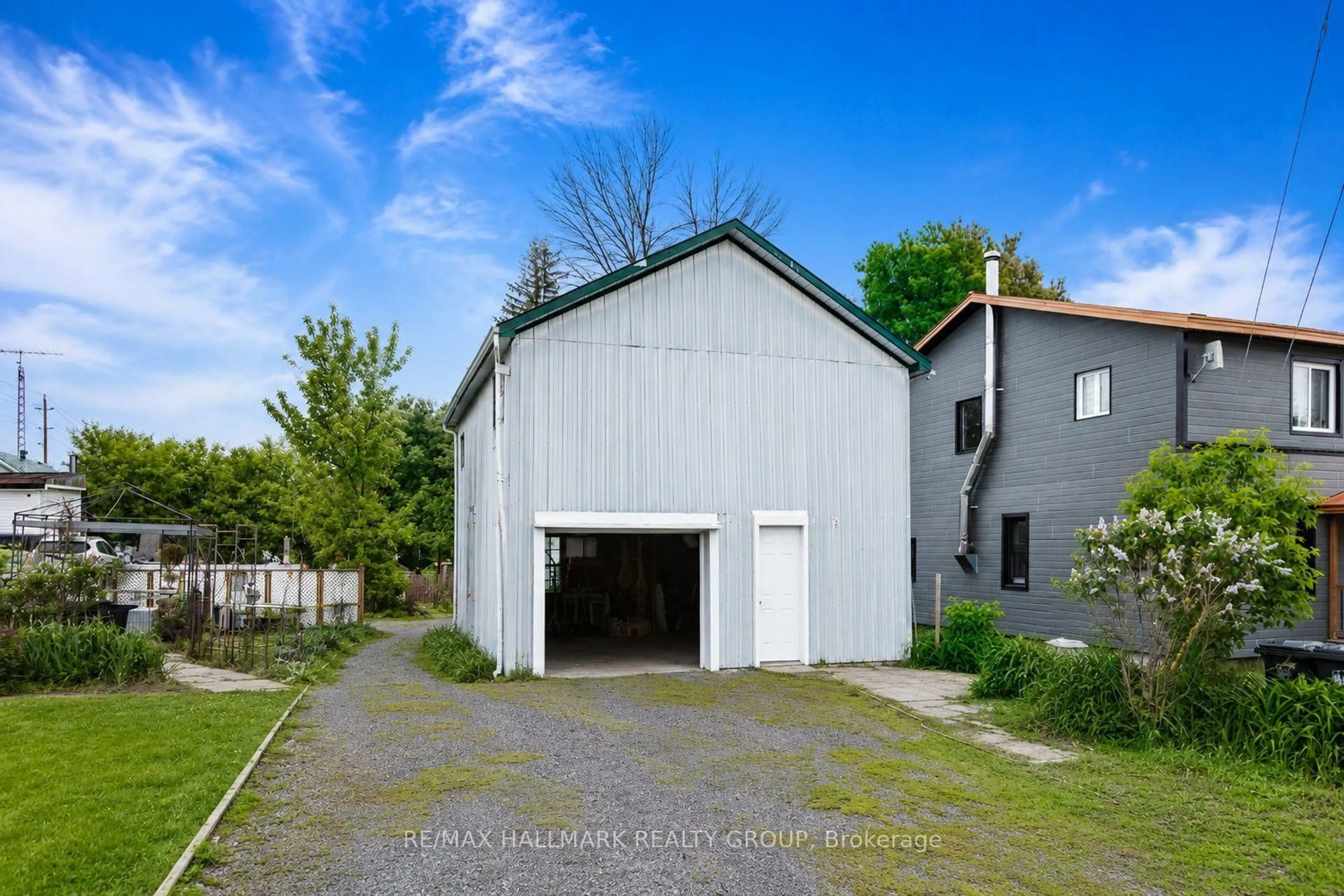 A pic from outside/outdoor area/front of a property/back of a property/a pic from drone, street for 1127 Labrosse Rd, Hawkesbury Ontario K0B 1P0