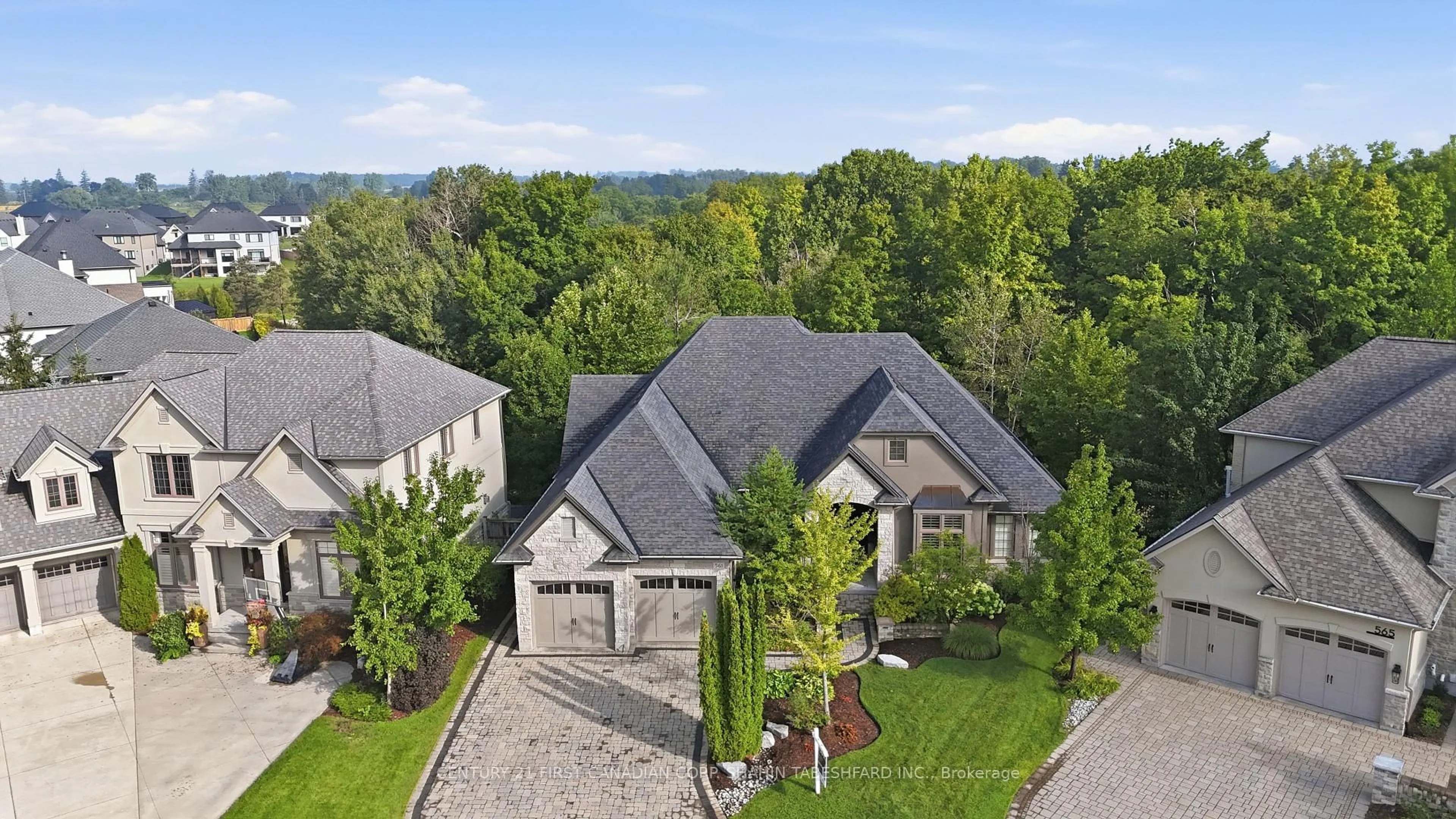 A pic from outside/outdoor area/front of a property/back of a property/a pic from drone, unknown for 561 Eagletrace Dr, London North Ontario N6G 0E8