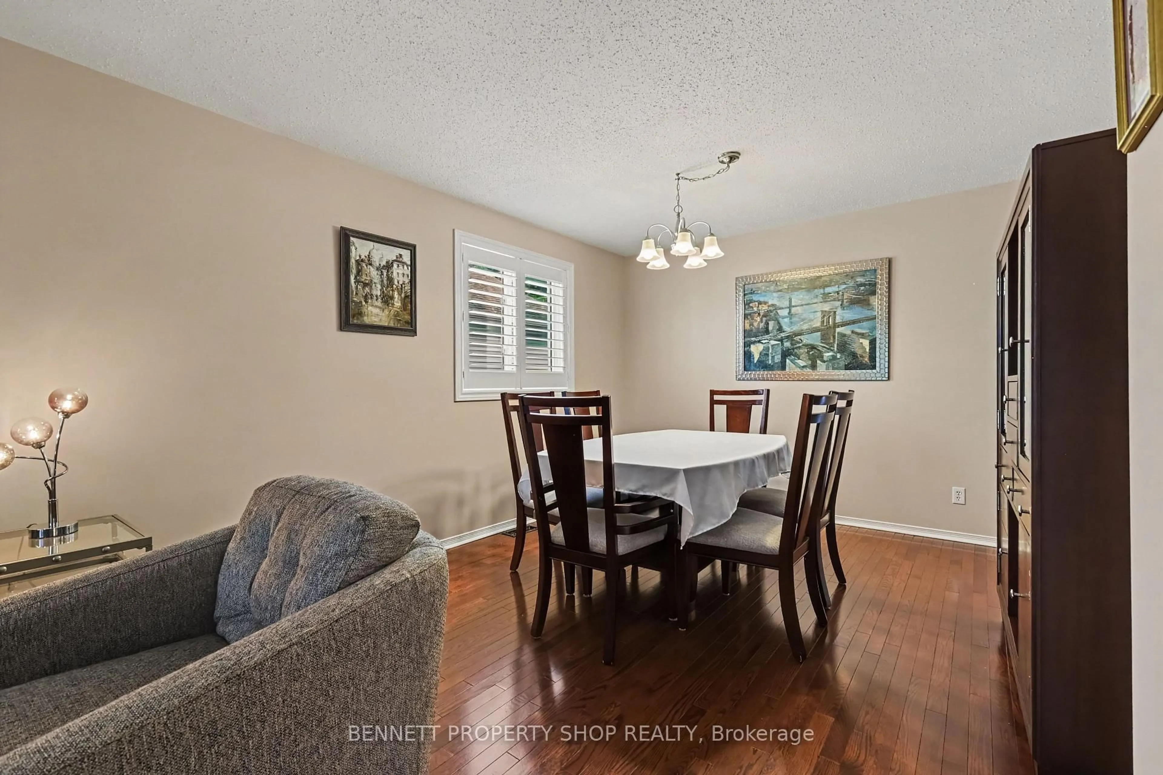 Dining room, wood/laminate floor for 21 Stonepath Cres, Stittsville Ontario K2S 1S4