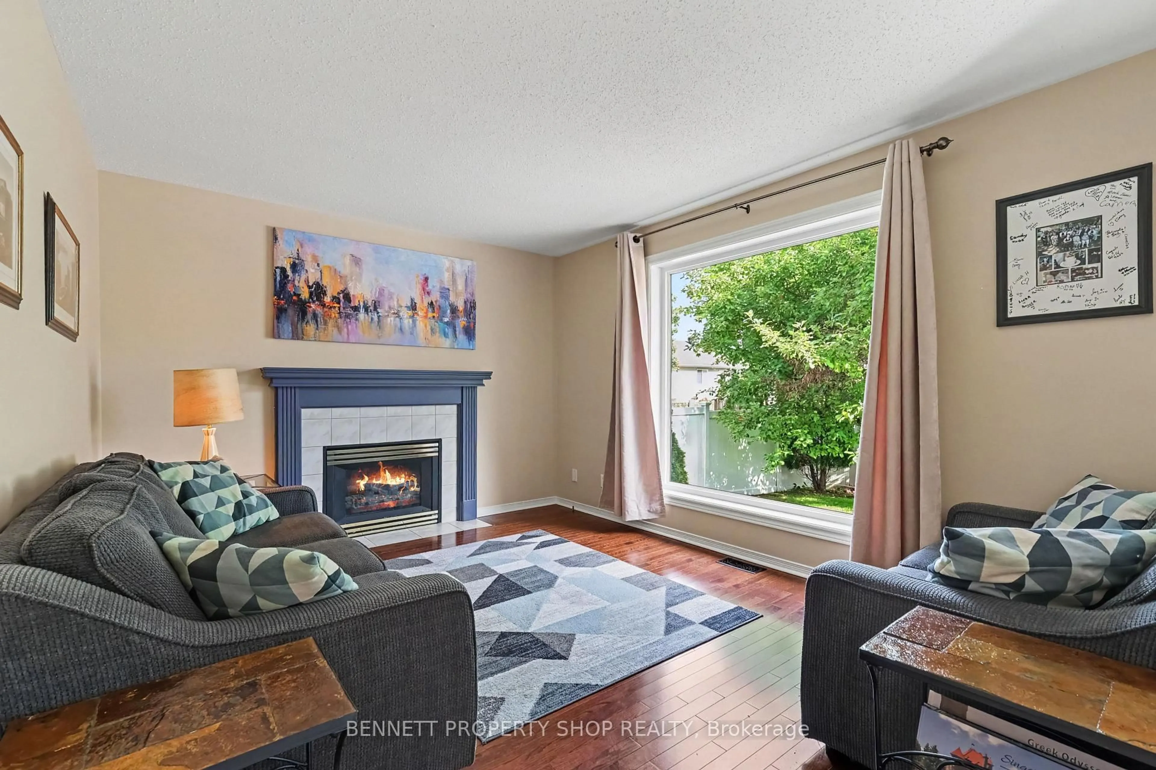 Living room with furniture, unknown for 21 Stonepath Cres, Stittsville Ontario K2S 1S4