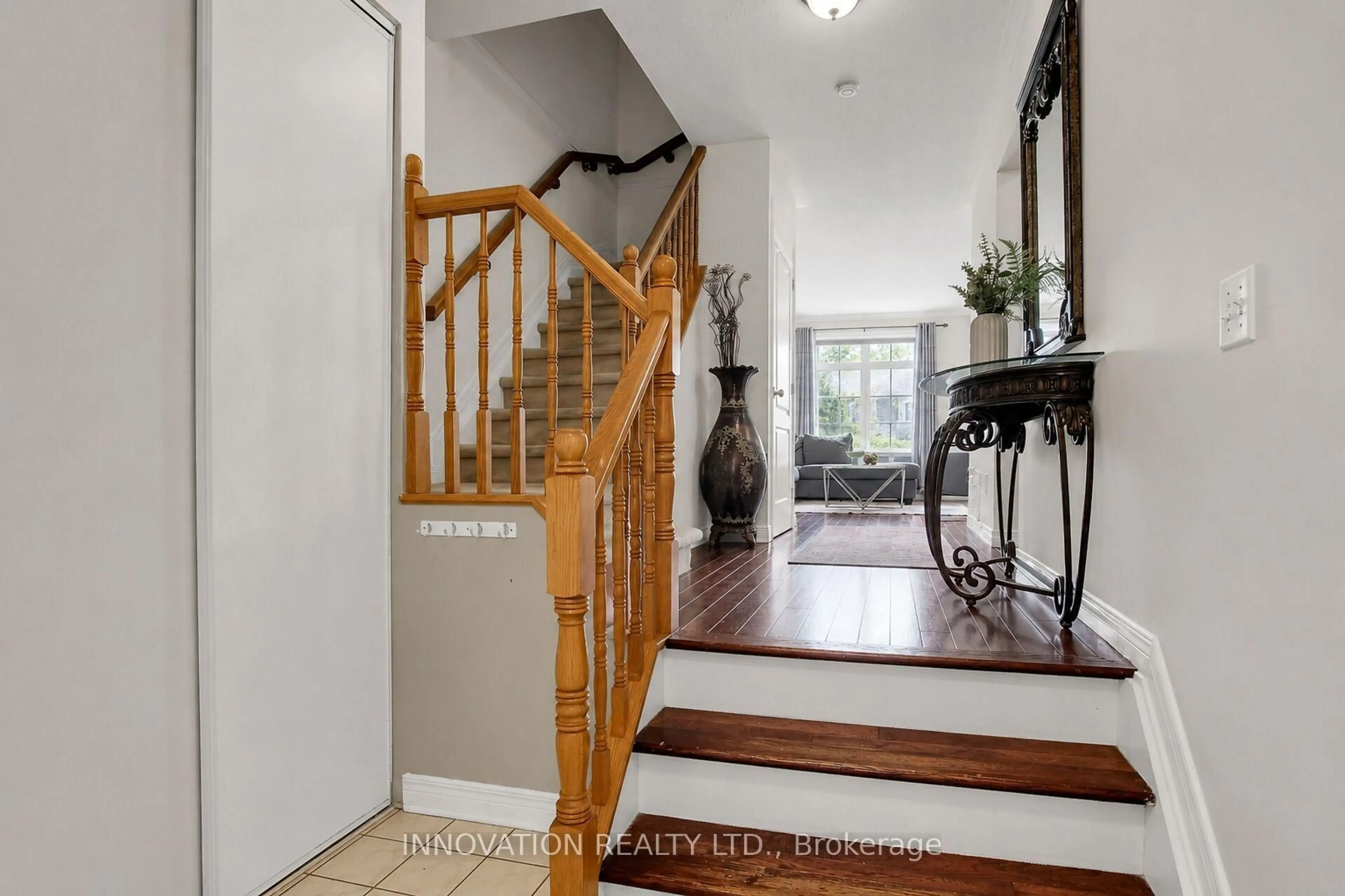 Indoor entryway for 24 Crampton Dr, Carleton Place Ontario K7C 4P7