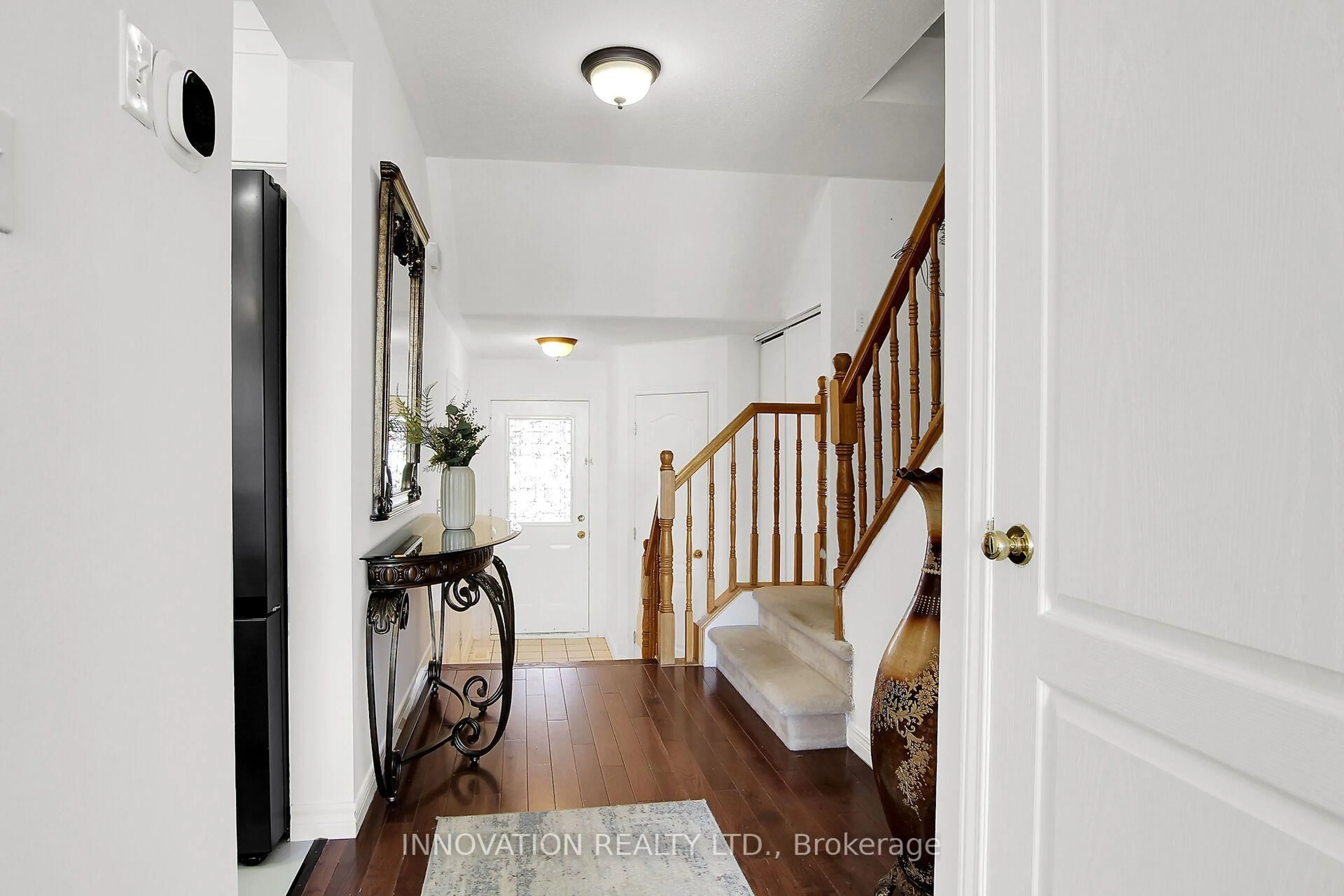 Indoor entryway for 24 Crampton Dr, Carleton Place Ontario K7C 4P7