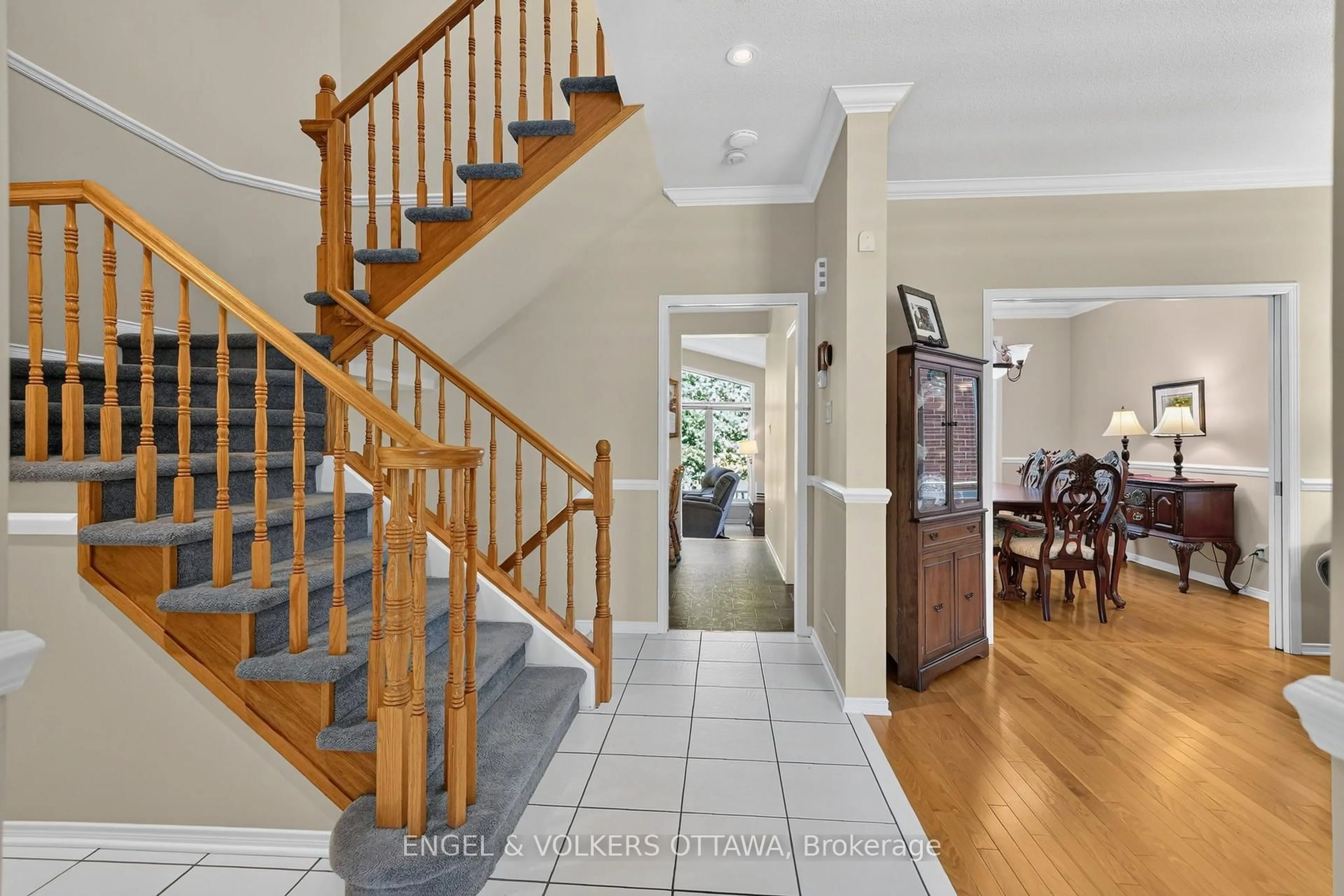 Indoor foyer for 2812 Hank Rivers Dr, Ottawa Ontario K1T 4A2