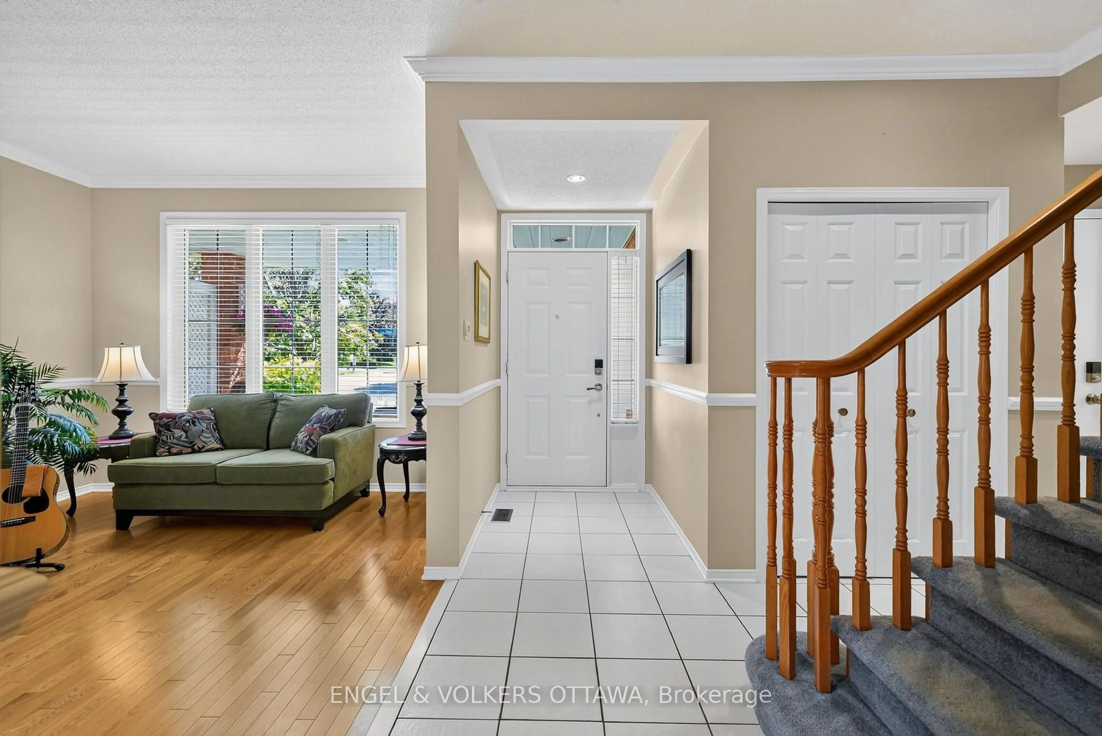 Indoor entryway for 2812 Hank Rivers Dr, Ottawa Ontario K1T 4A2