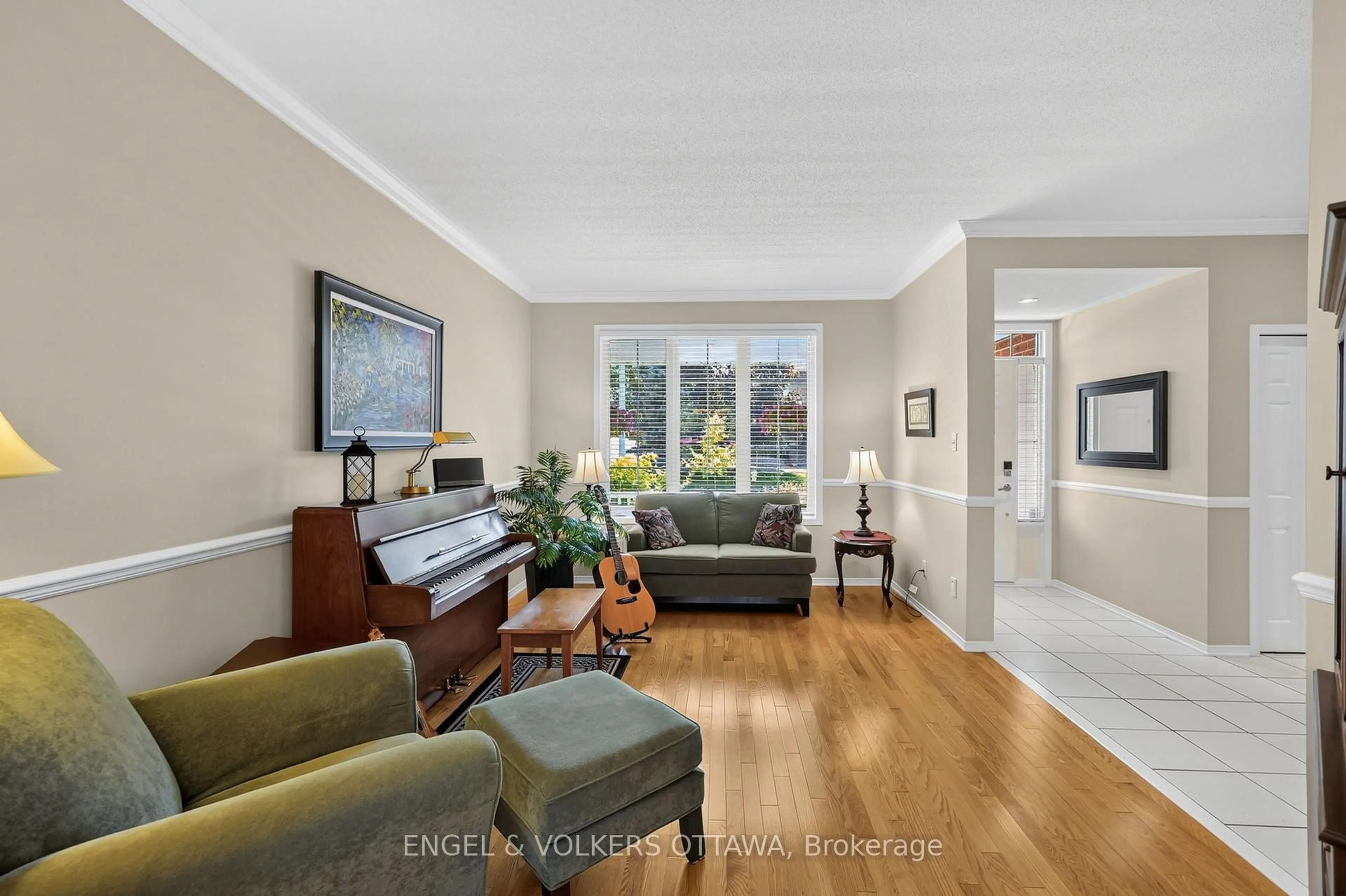 Living room with furniture, unknown for 2812 Hank Rivers Dr, Ottawa Ontario K1T 4A2
