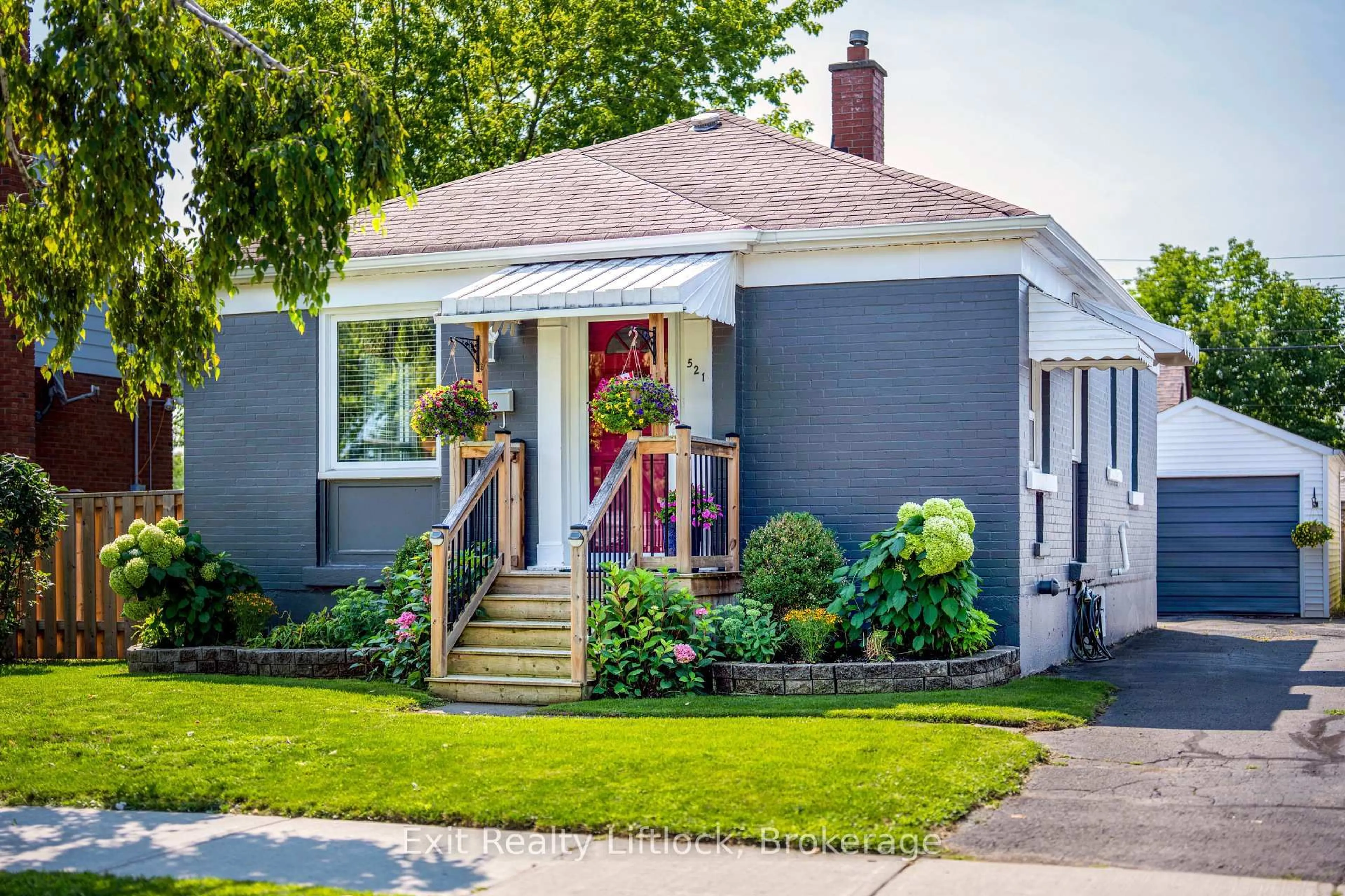 Home with vinyl exterior material, street for 521 Mckellar St, Peterborough Ontario K9J 1R1