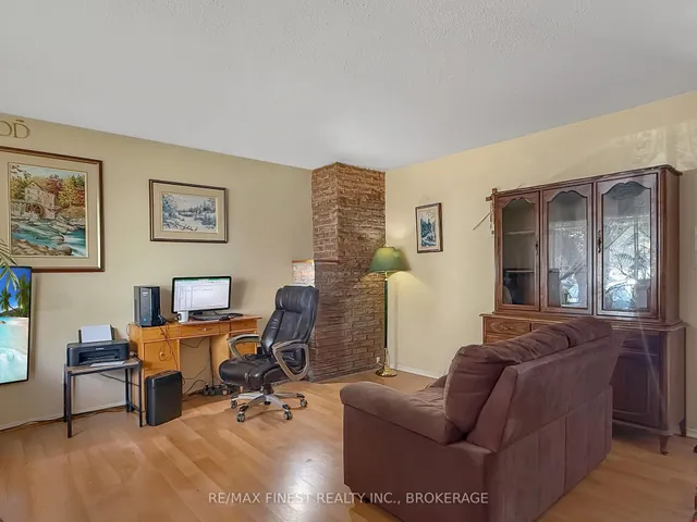 913 Oakview Ave, Kingston 5