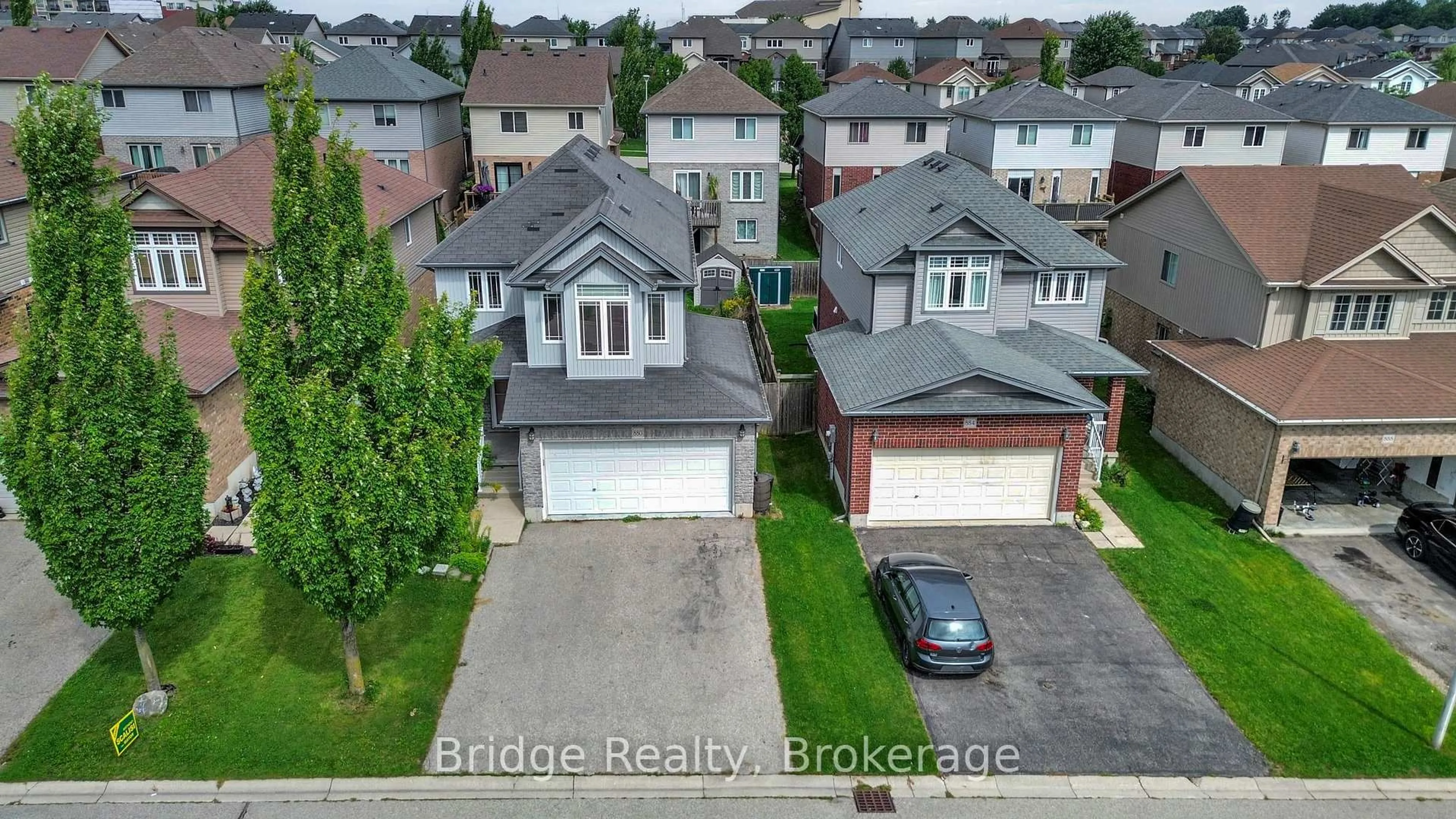 A pic from outside/outdoor area/front of a property/back of a property/a pic from drone, street for 880 Frontenac Cres, Woodstock Ontario N4V 0A8