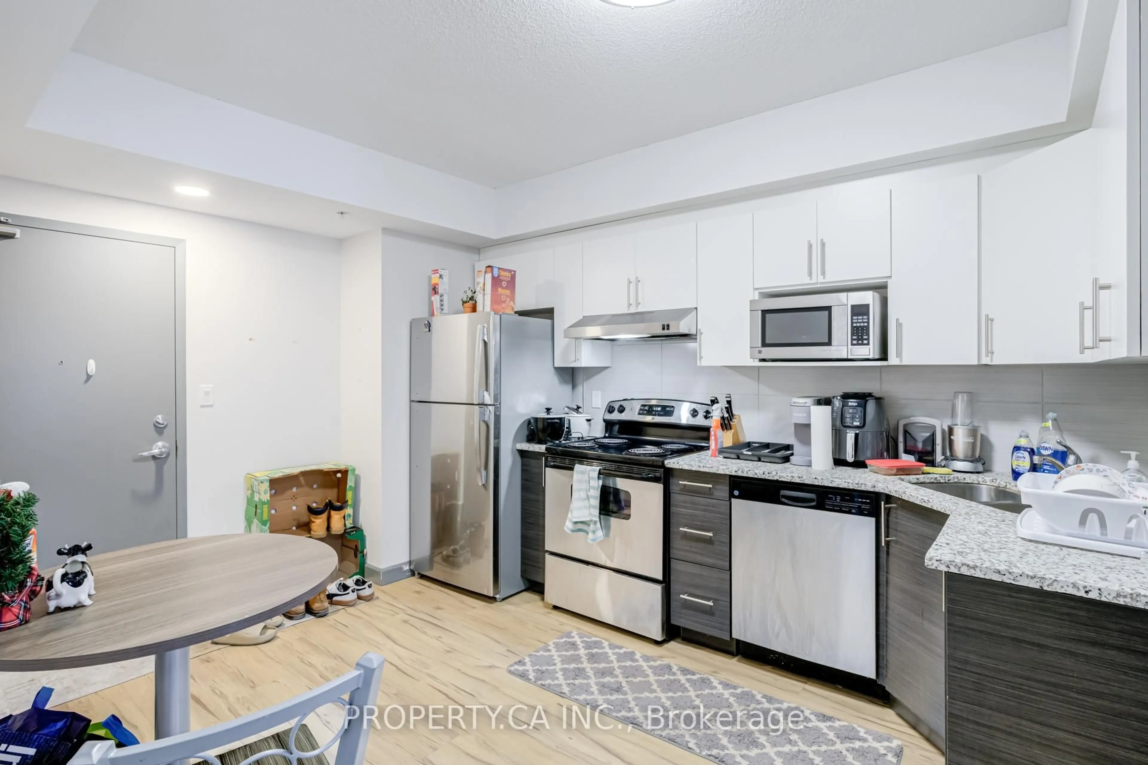Standard kitchen, unknown for 258A Sunview St #161, Waterloo Ontario N2L 0H6