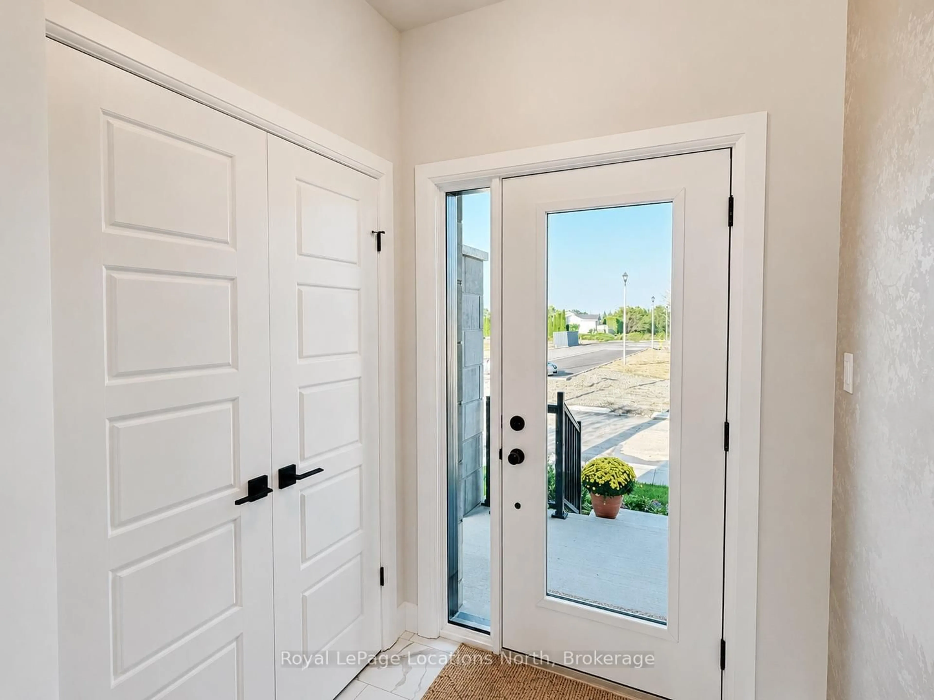 Indoor entryway for 7 Driftwood Lane, Meaford Ontario N4L 0A0