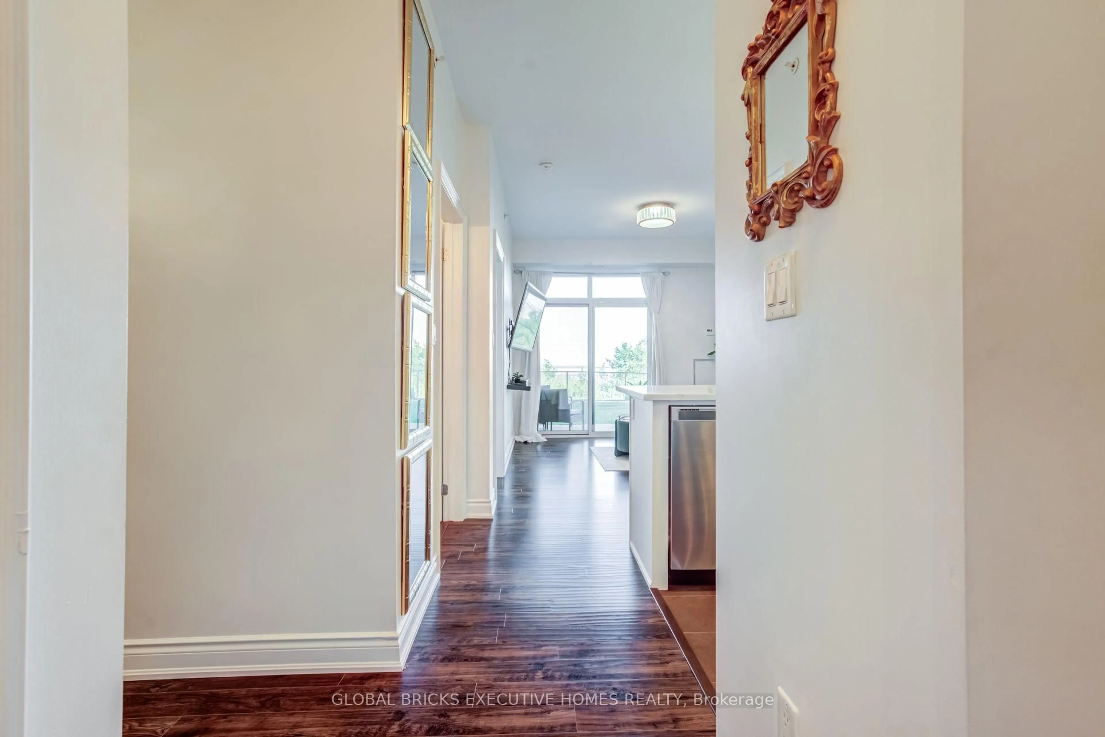 Indoor entryway for 35 Southshore Cres ##106, Hamilton Ontario L8E 0J2