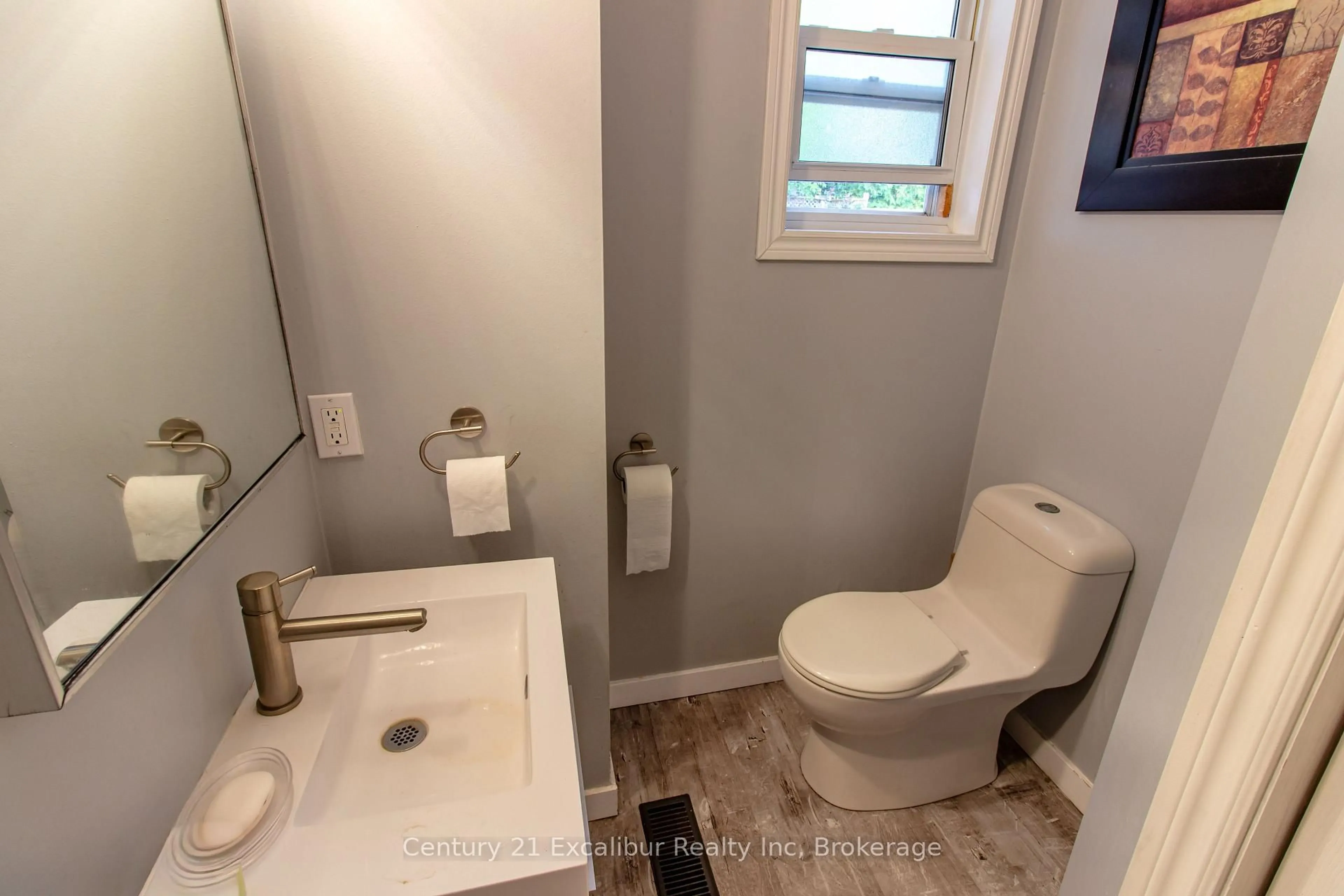 Standard bathroom, ceramic/tile floor for 517 Shortreed Ave, Centre Wellington Ontario N1M 3H4