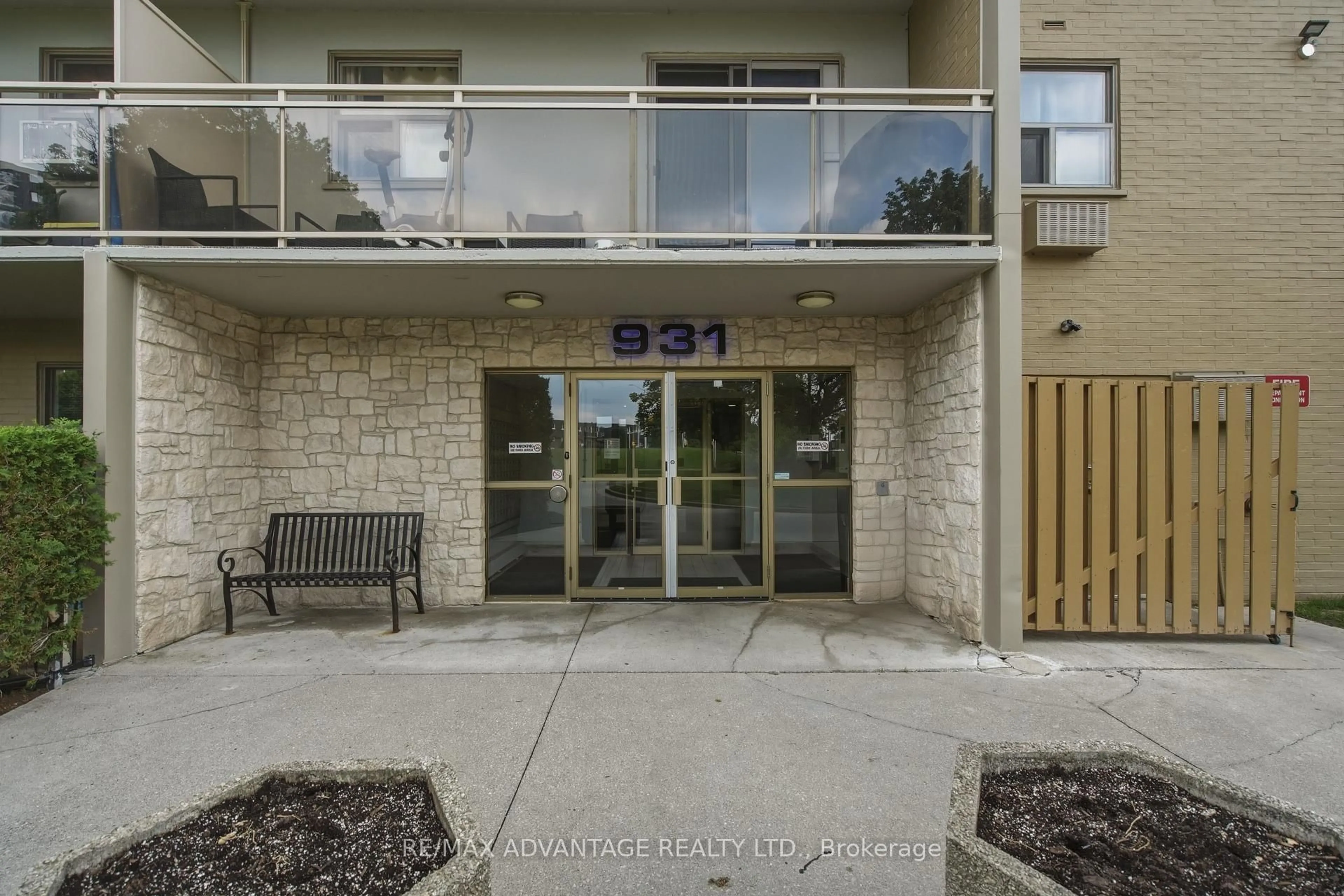 Patio, building for 931 Wonderland Rd #1005, London South Ontario N6K 2X6