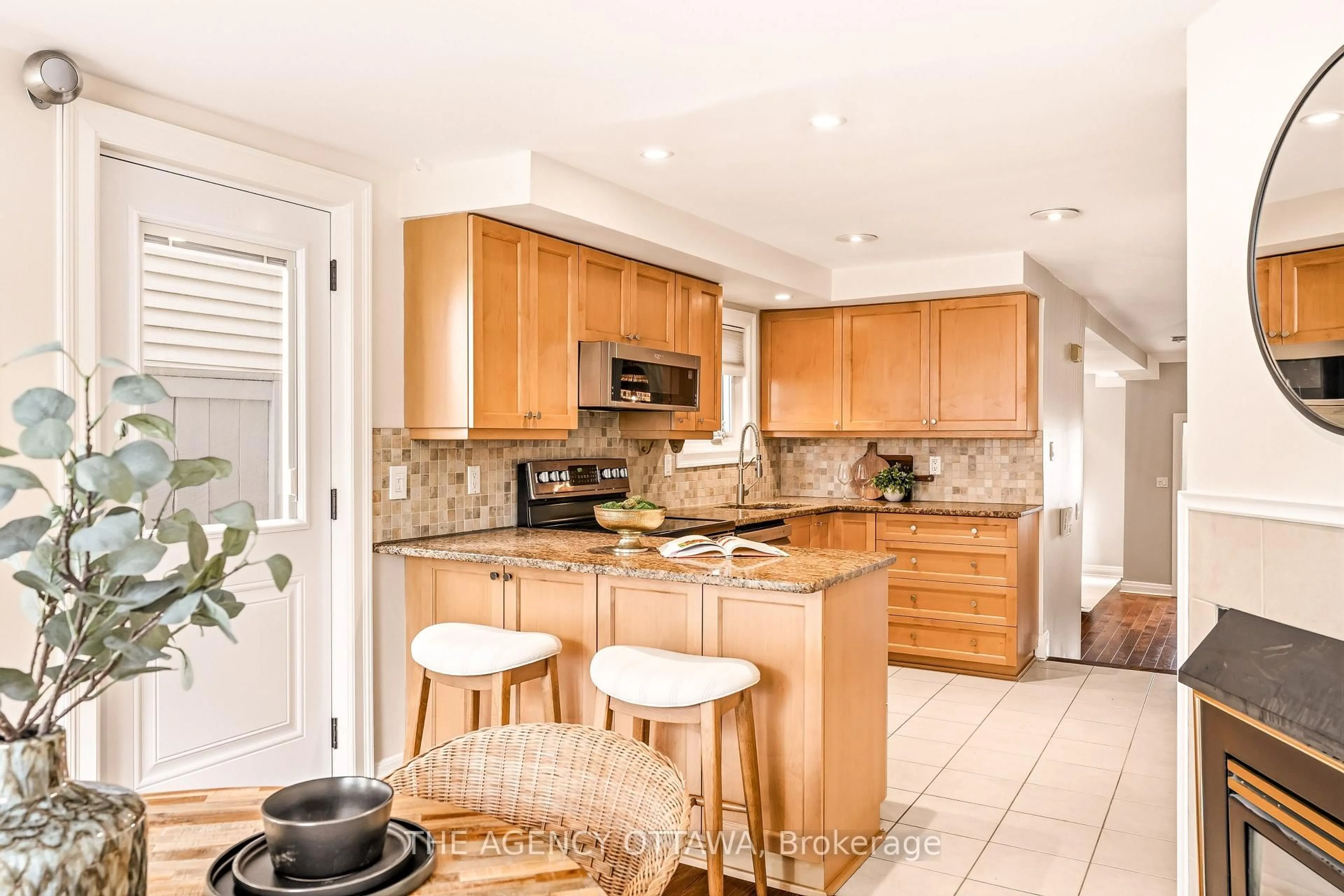 Open concept kitchen, ceramic/tile floor for 417 Daly Ave, Ottawa Ontario K1N 6H1