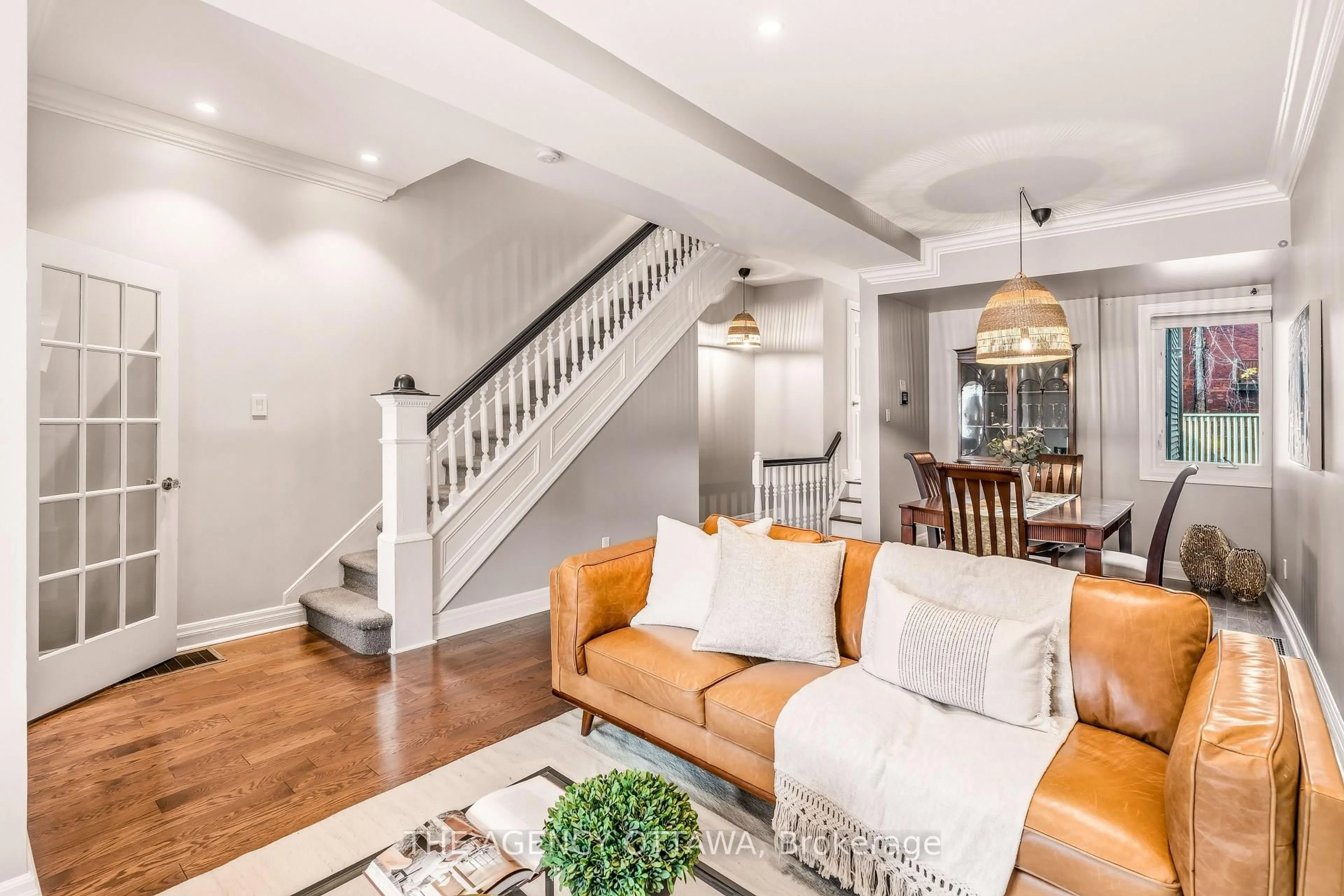 Living room with furniture, unknown for 417 Daly Ave, Ottawa Ontario K1N 6H1
