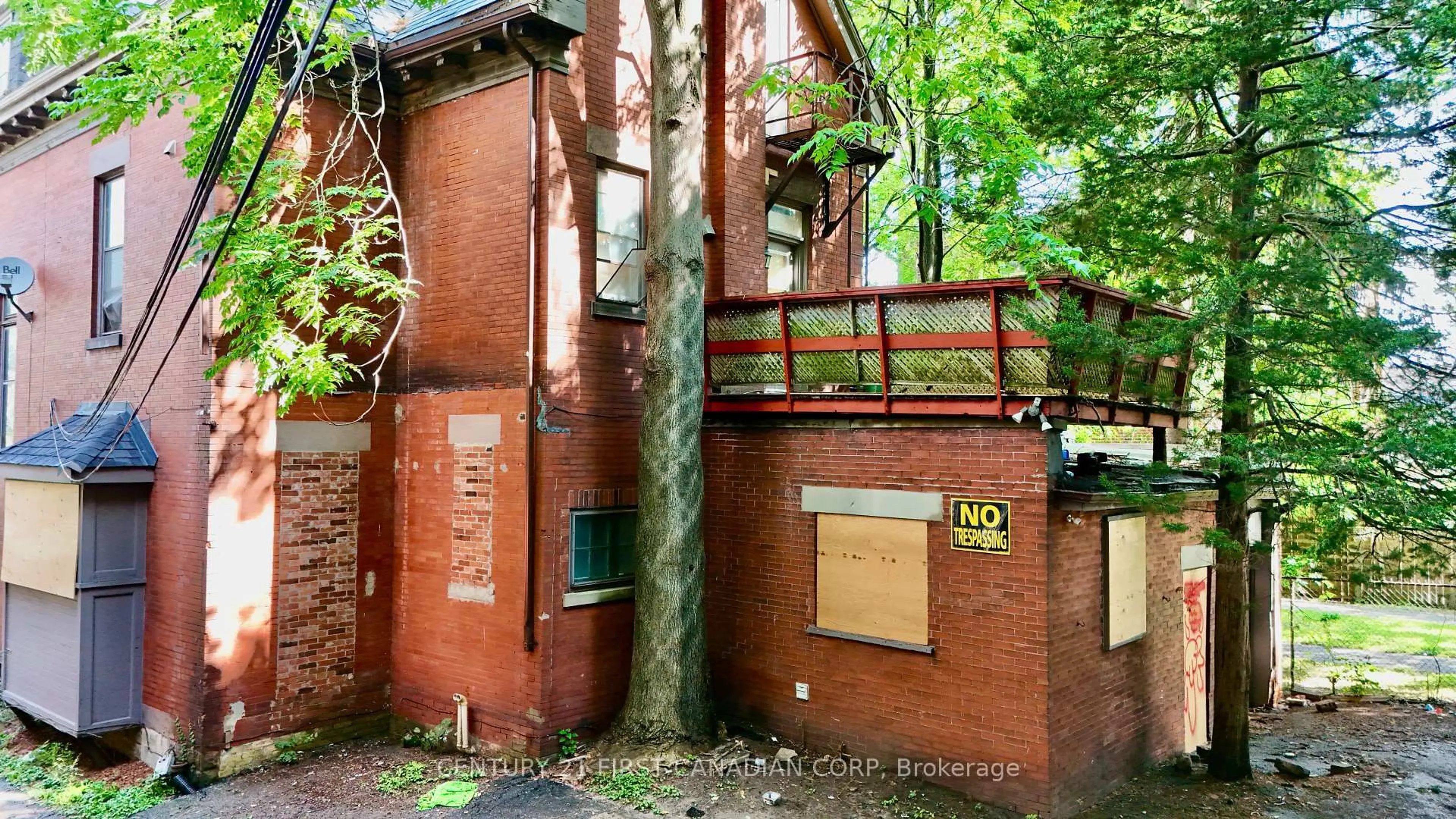 Unknown for 575 QUEENS Ave, London East Ontario N6B 1Y9