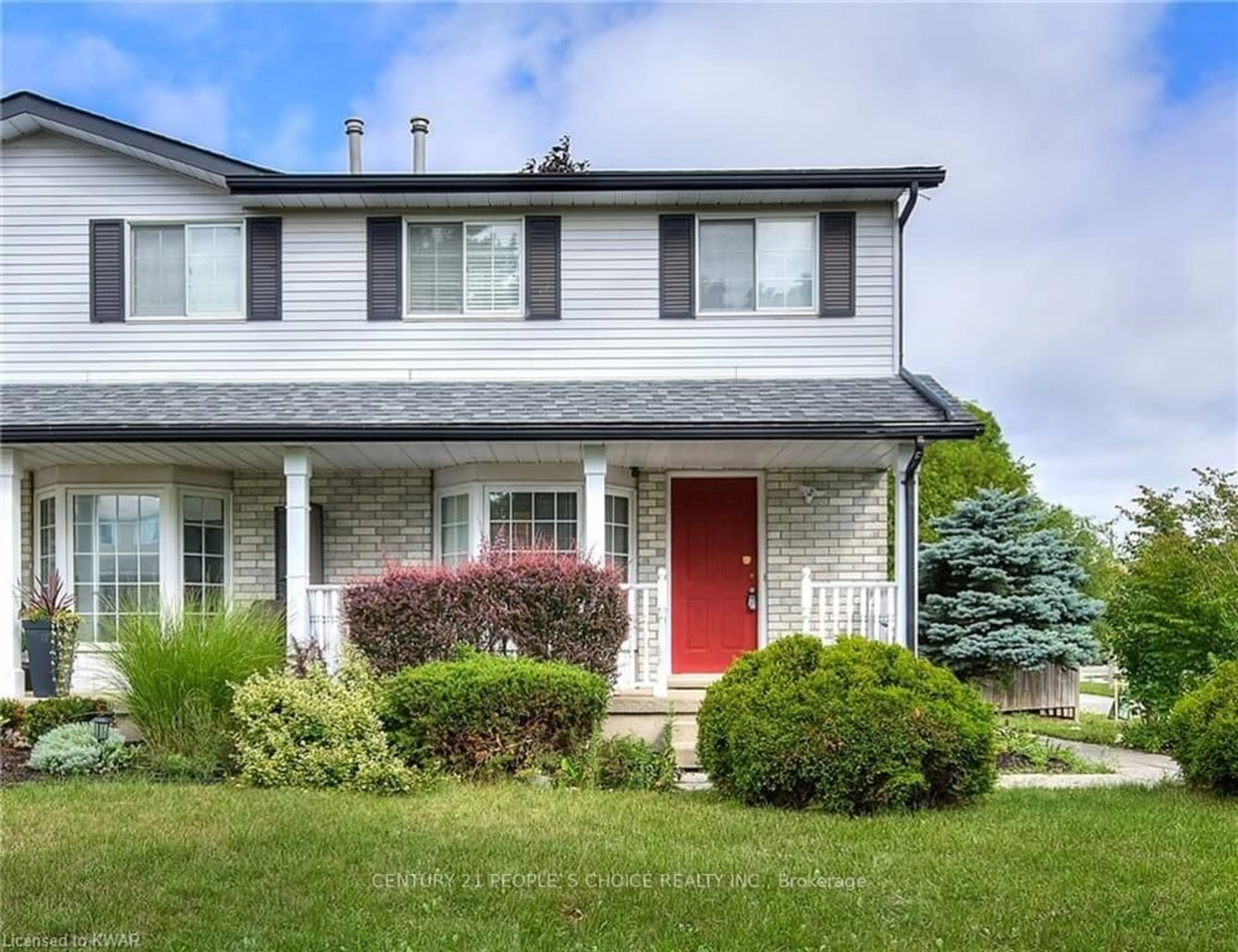 Home with vinyl exterior material, street for 620 Settlersfield Crt #B, Waterloo Ontario N2T 2K7