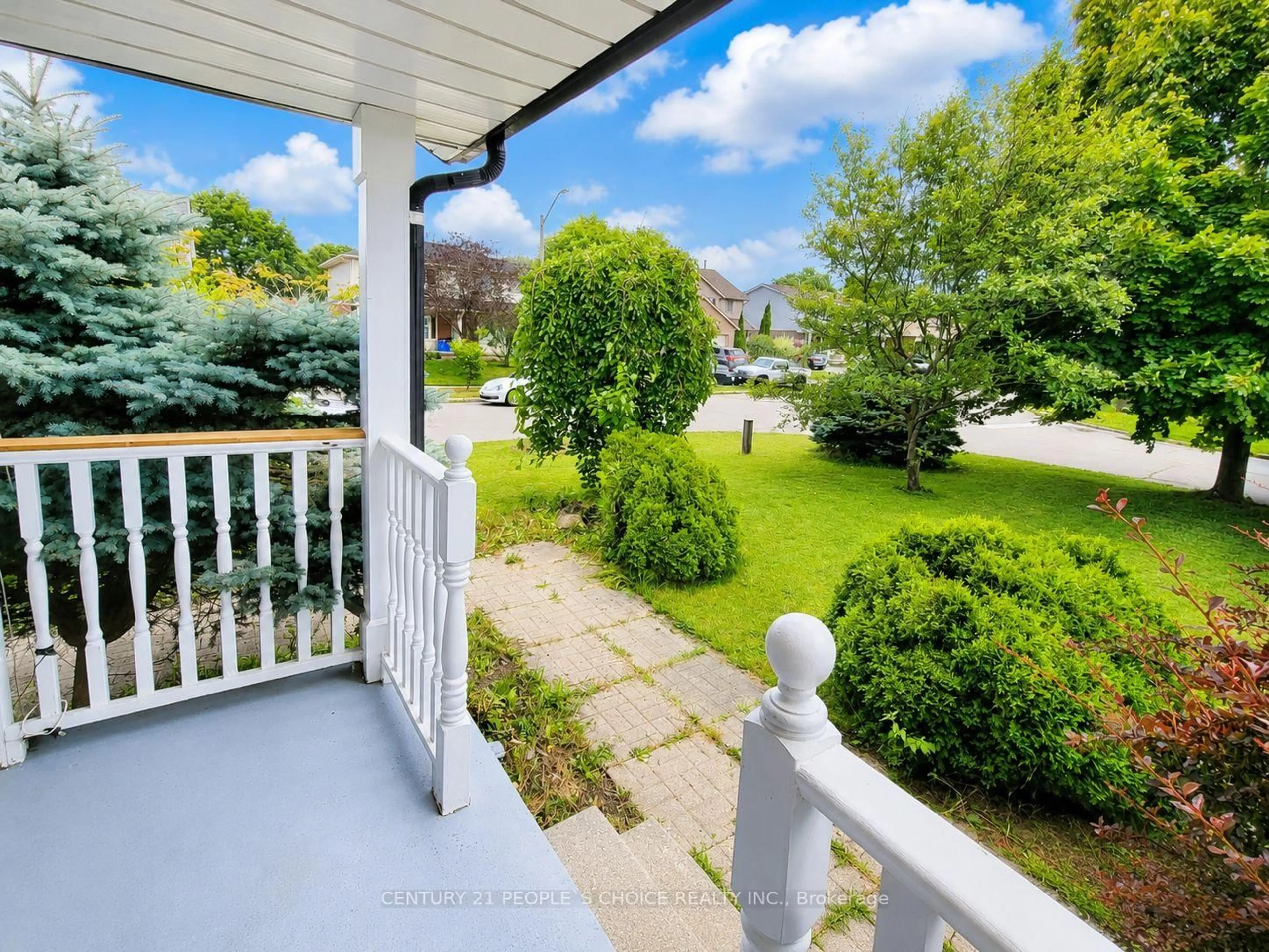 A pic from outside/outdoor area/front of a property/back of a property/a pic from drone, street for 620 Settlersfield Crt #B, Waterloo Ontario N2T 2K7