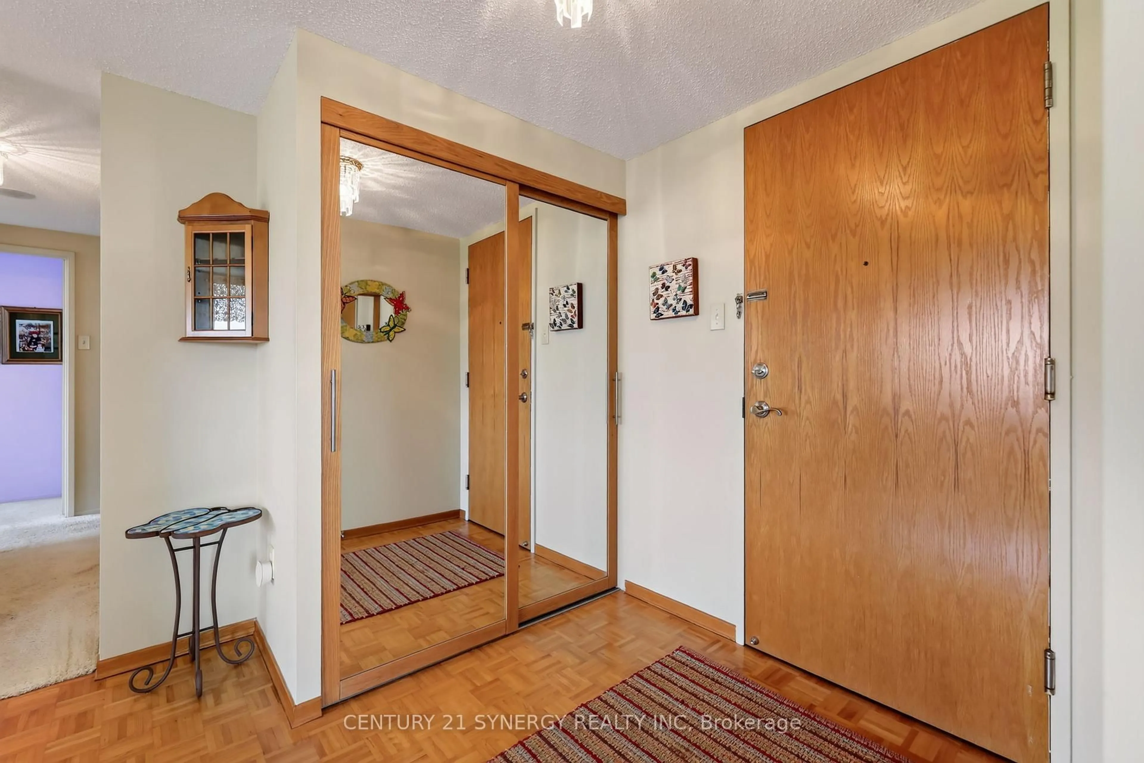 Indoor entryway for 2759 Carousel Cres #704, Ottawa Ontario K1T 2N5