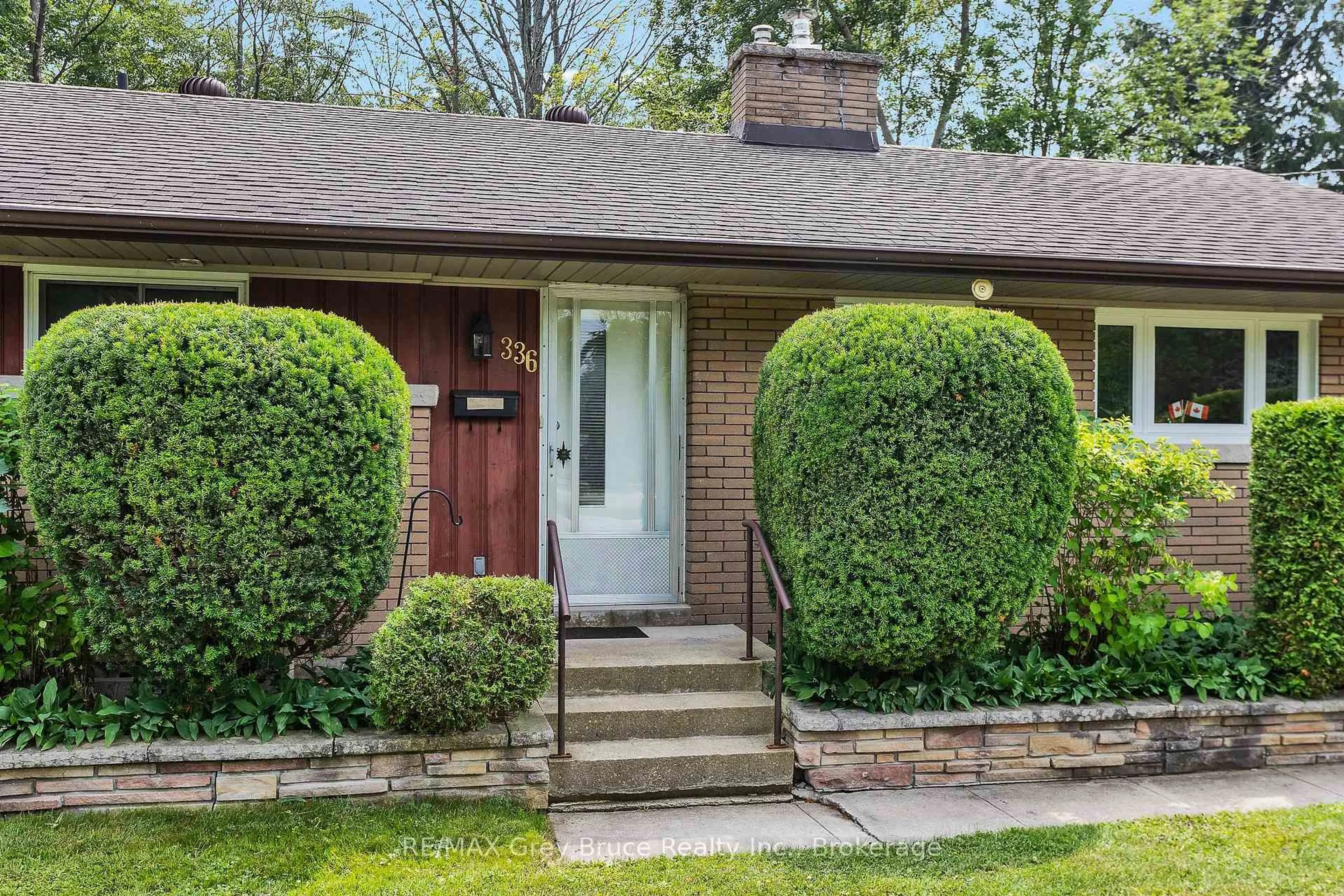 Home with brick exterior material, street for 336 6th Ave, Owen Sound Ontario N4K 2T6