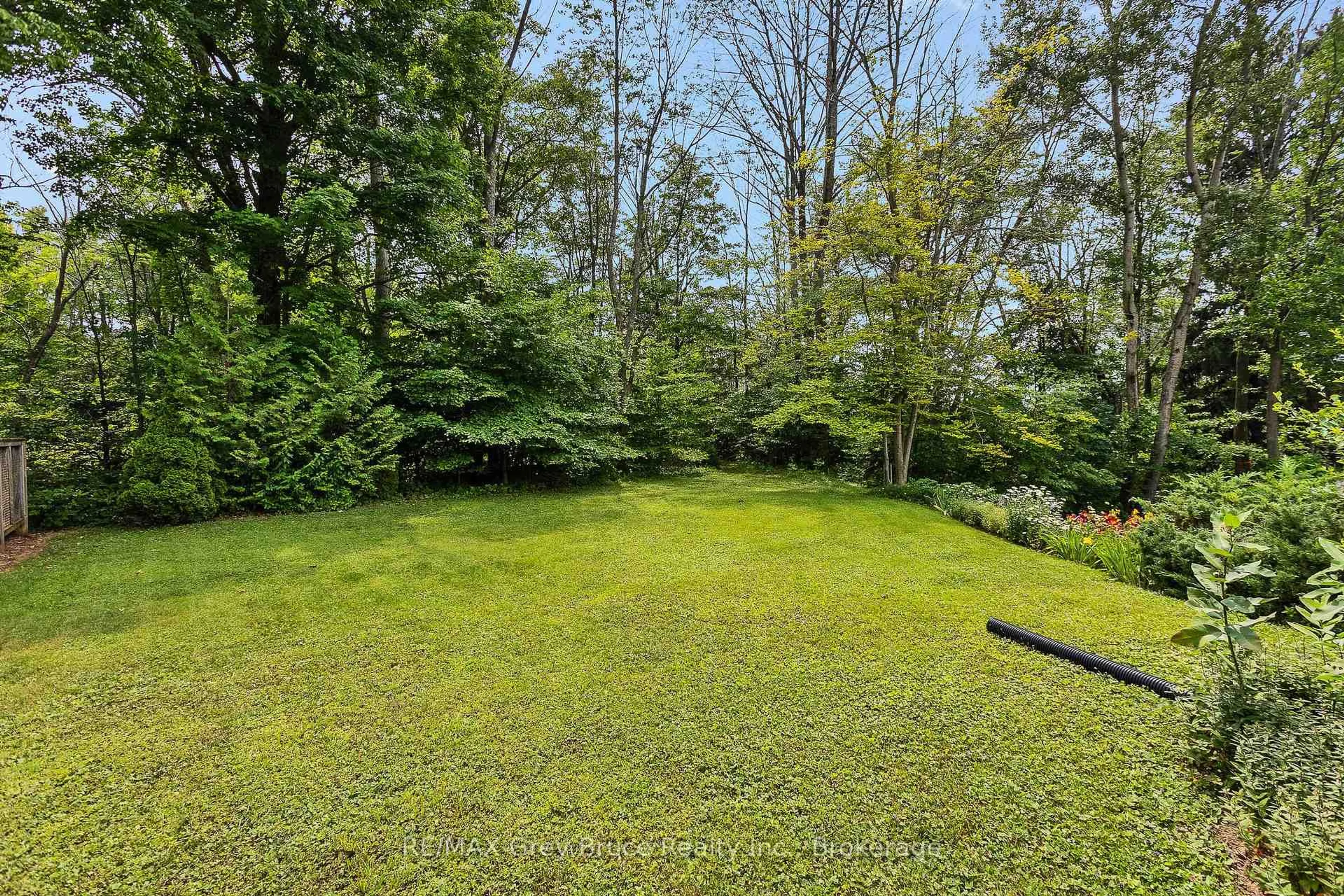 Patio, forest/trees view for 336 6th Ave, Owen Sound Ontario N4K 2T6