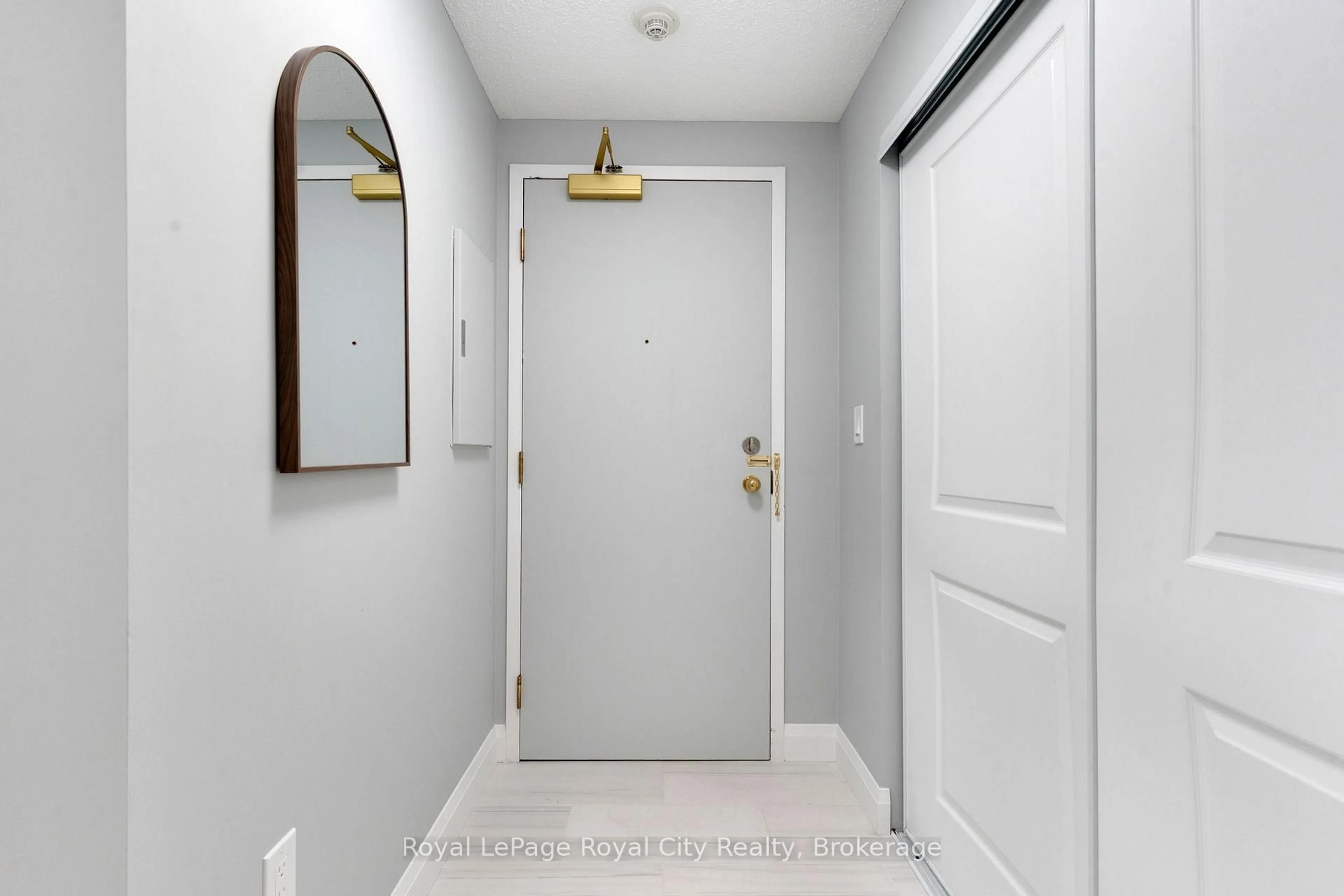 Indoor entryway for 105 Bagot St #B2, Guelph Ontario N1H 8H4