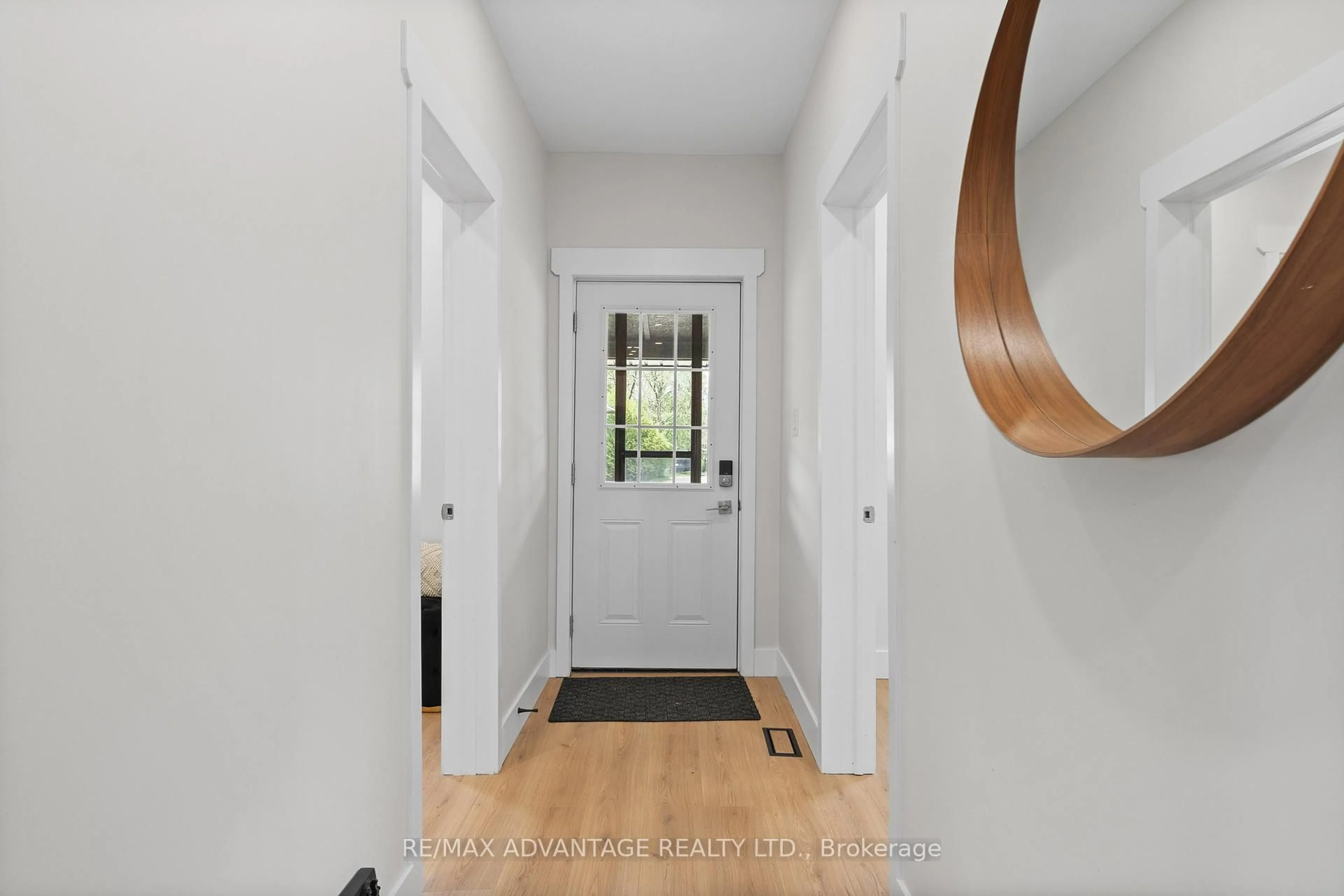 Indoor entryway for 209 Victoria St, Ingersoll Ontario N5C 2N2