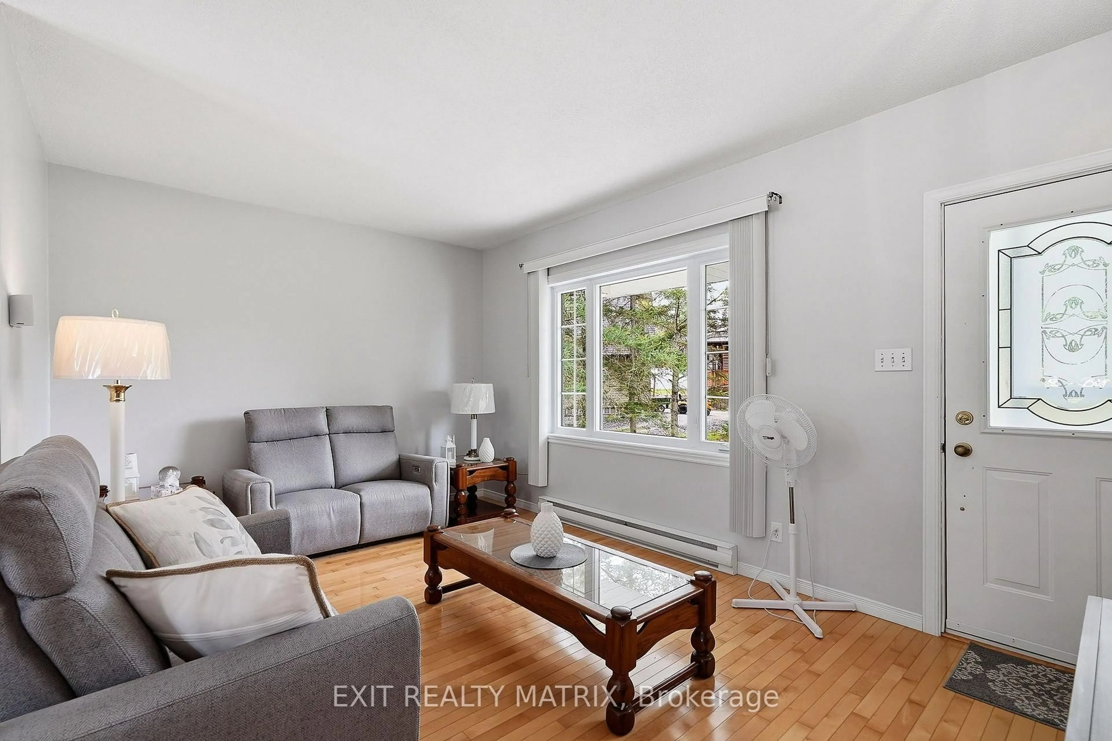 Living room with furniture, unknown for 33 Frost Ave, Hawkesbury Ontario K6A 2T4