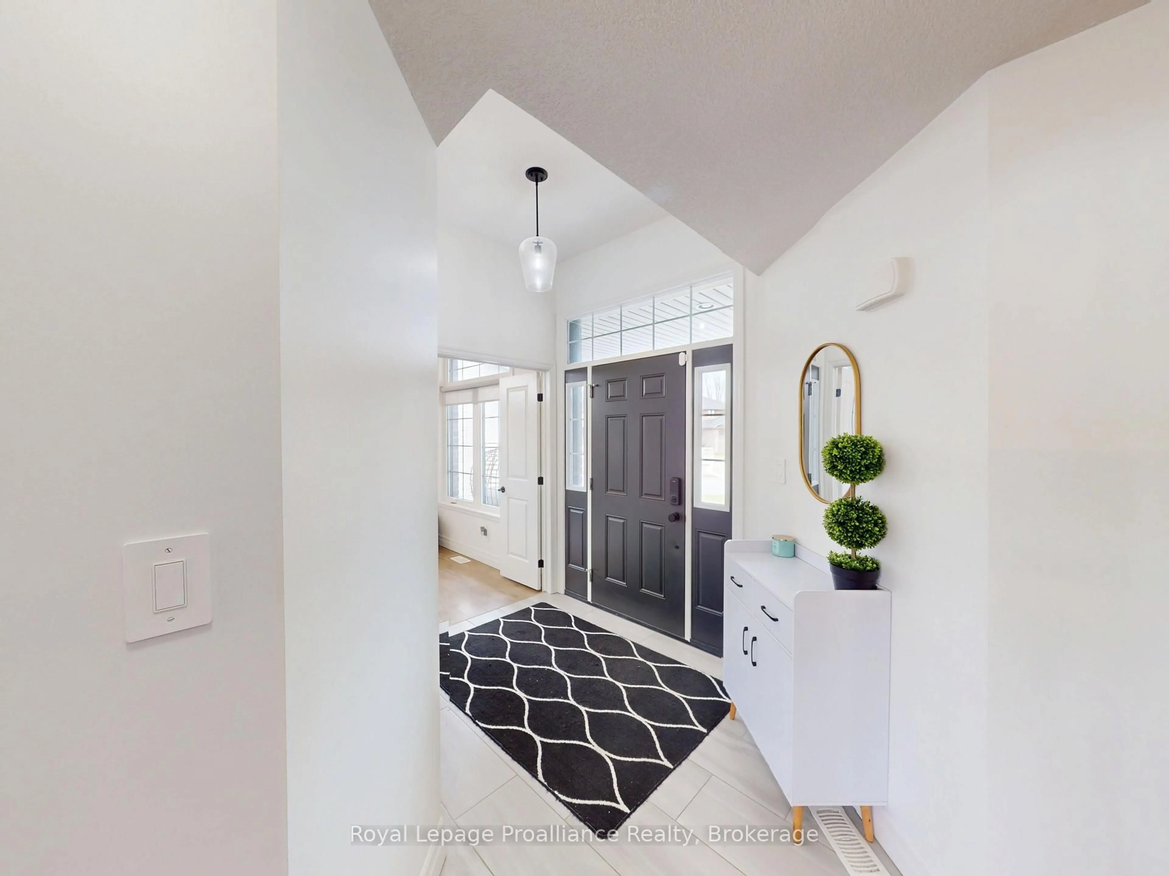 Indoor entryway for 55 Lanark Dr, Belleville Ontario K8N 0G8