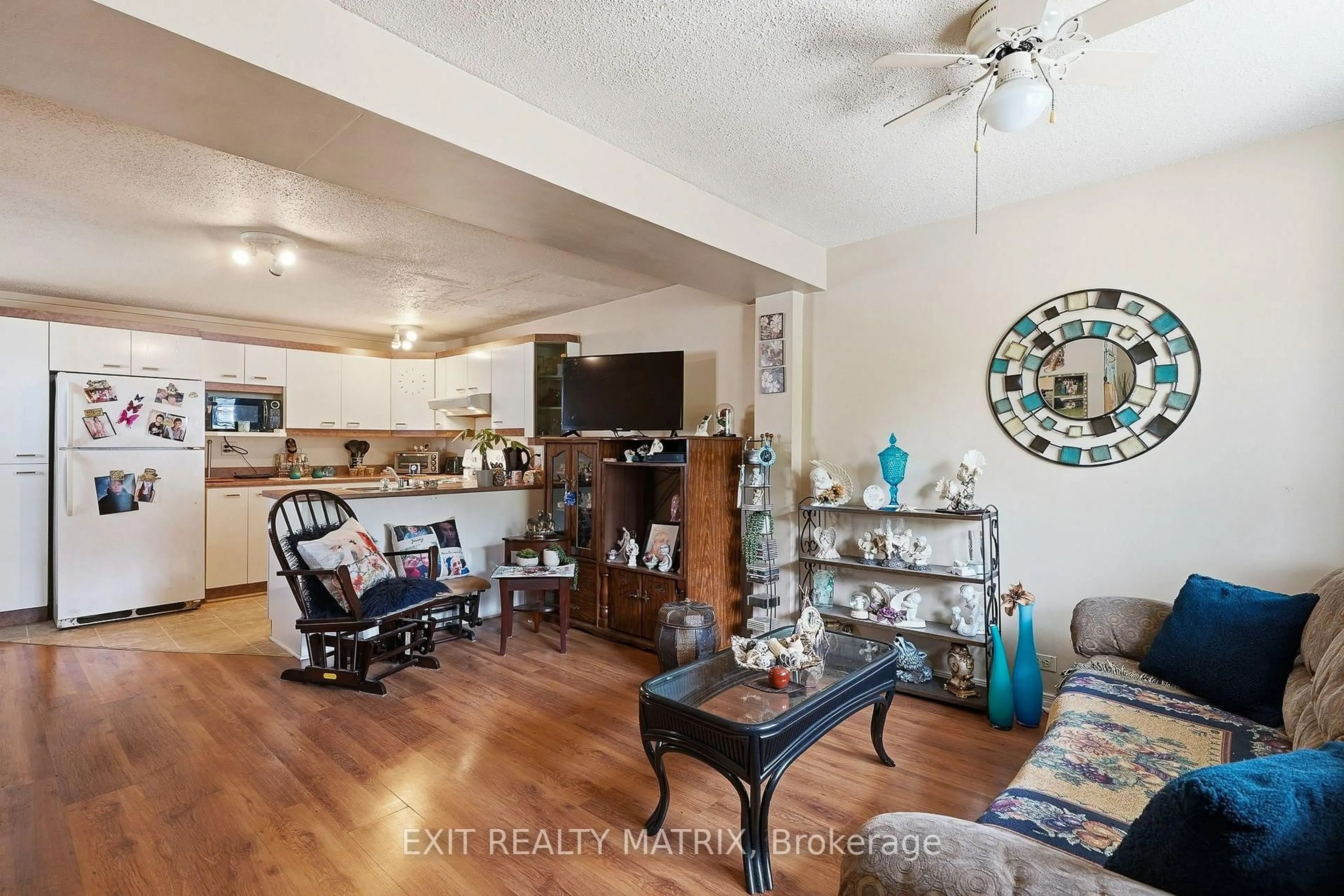 Living room with furniture, unknown for 407 Regent St, Hawkesbury Ontario K6A 1G1