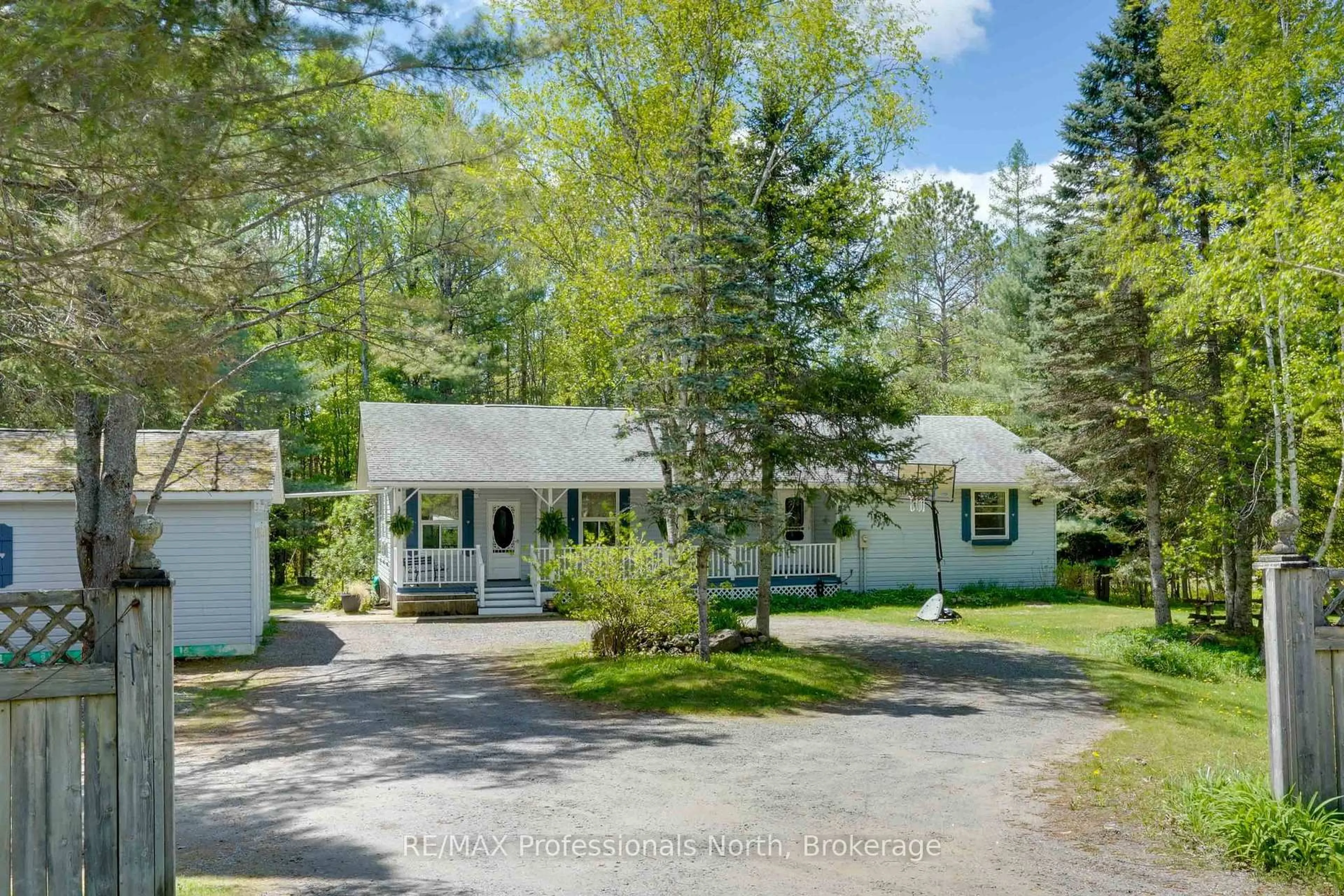 A pic from outside/outdoor area/front of a property/back of a property/a pic from drone, street for 2593 Brunel Rd, Huntsville Ontario P1H 2J3