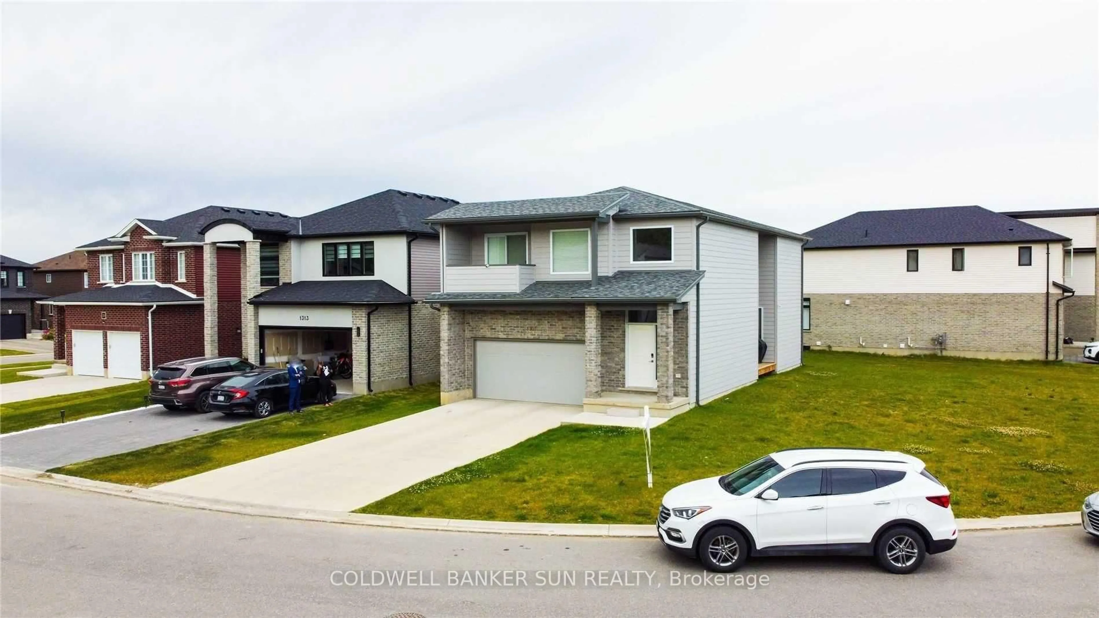 A pic from outside/outdoor area/front of a property/back of a property/a pic from drone, street for 1301 Sandbar St, London North Ontario N6G 0Y3