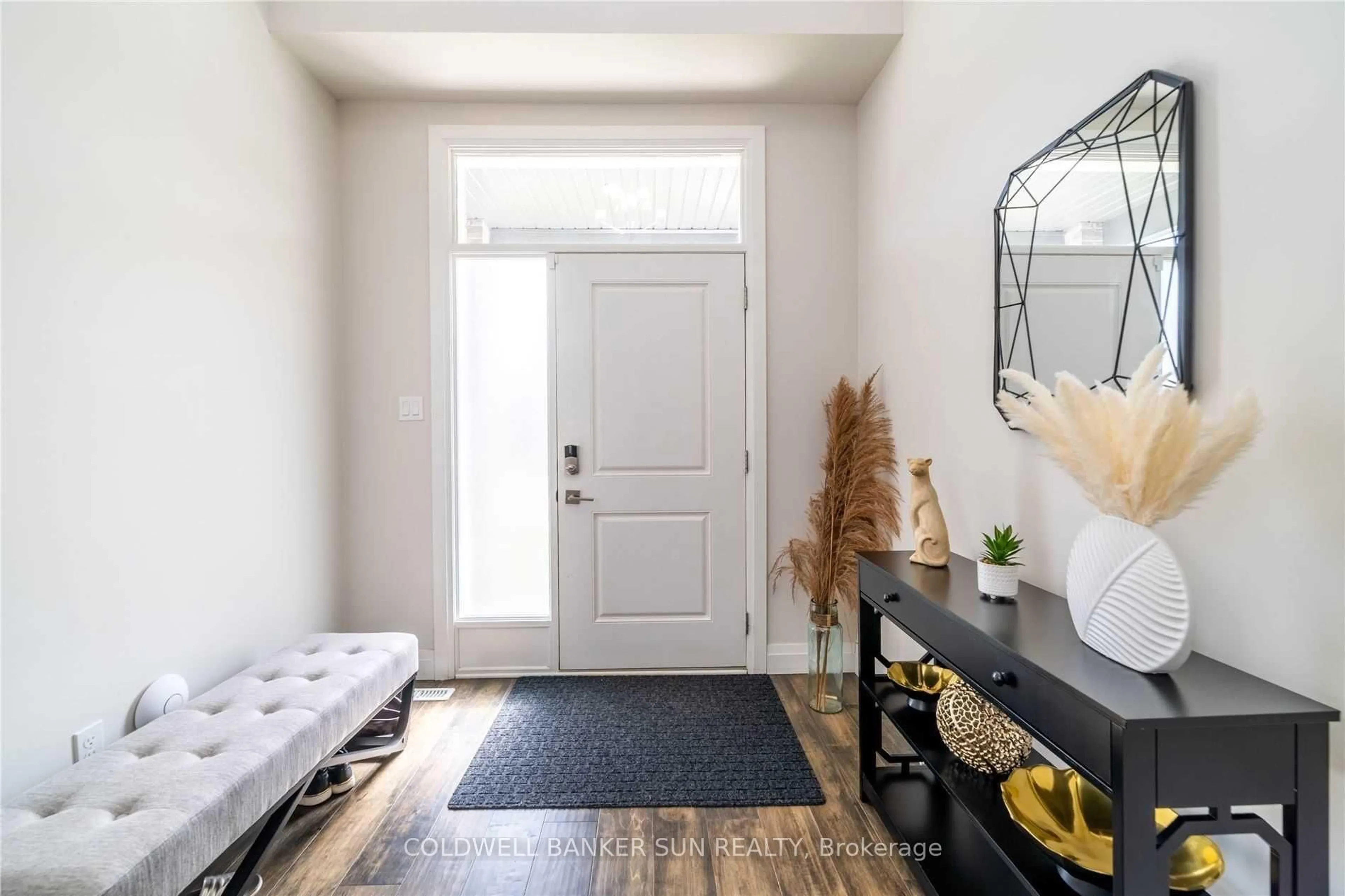 Indoor entryway for 1301 Sandbar St, London North Ontario N6G 0Y3
