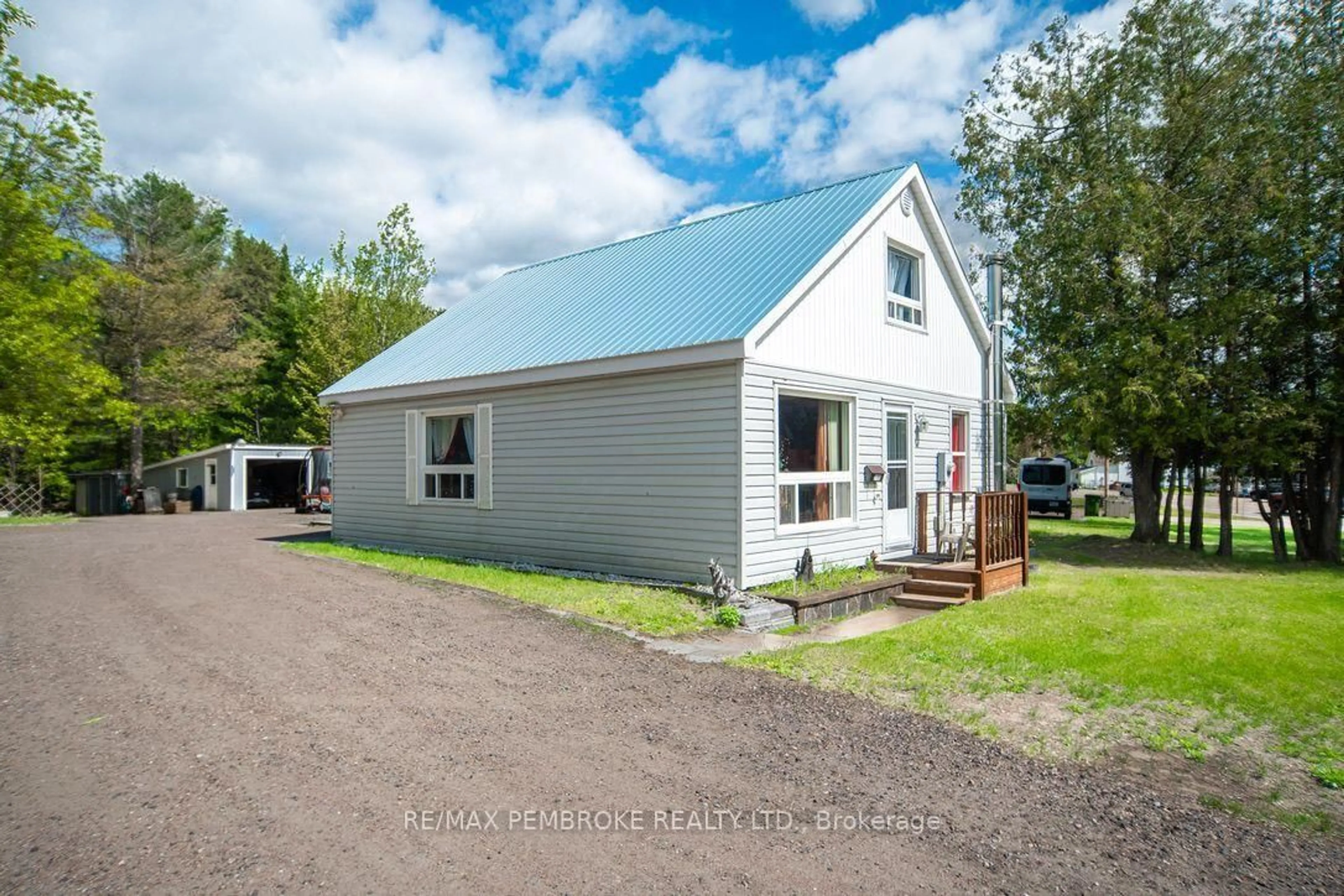 A pic from outside/outdoor area/front of a property/back of a property/a pic from drone, unknown for 2185 Petawawa Blvd, Pembroke Ontario K8A 7G8