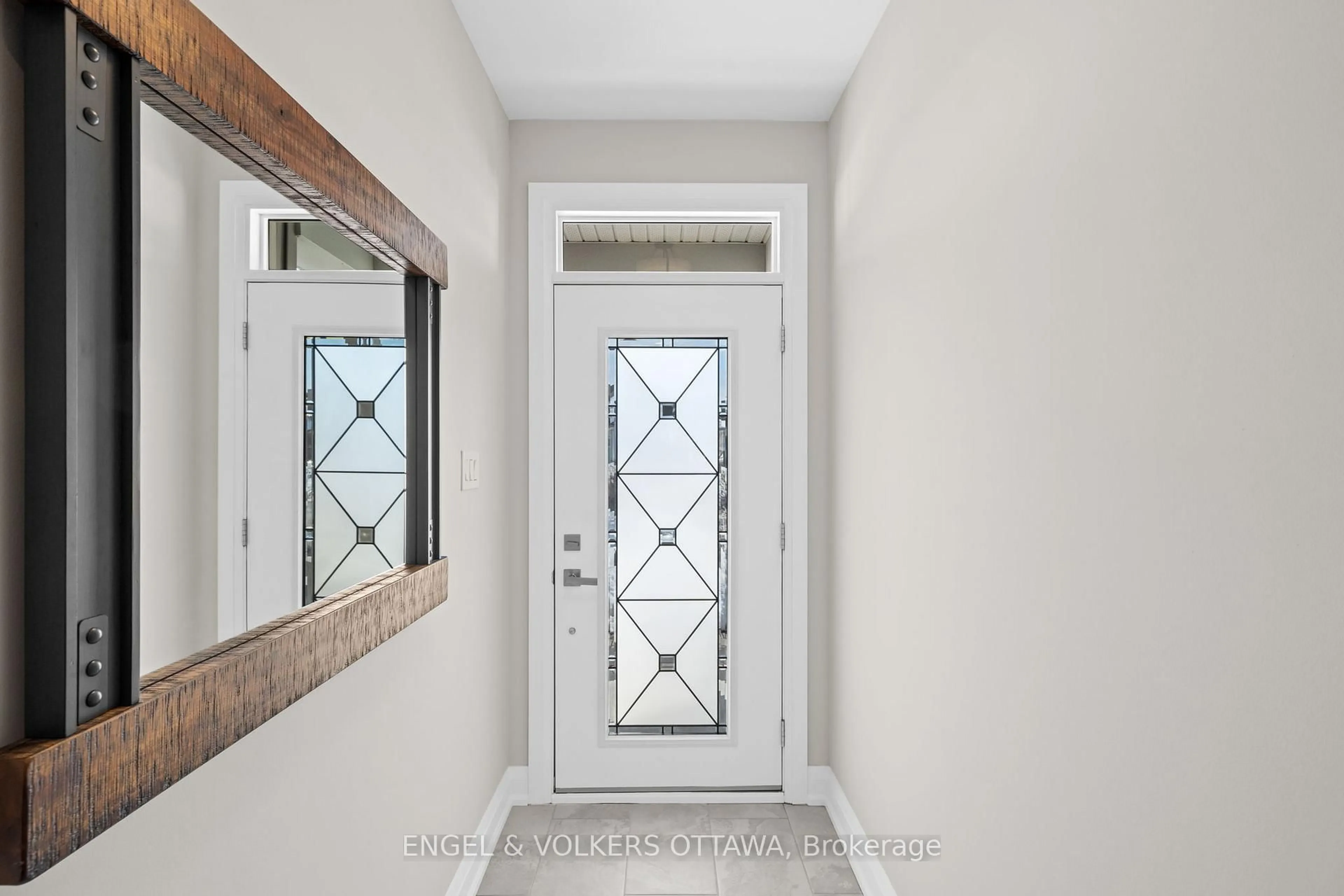 Indoor entryway for 147 Blackhorse Dr, North Grenville Ontario K0G 1J0