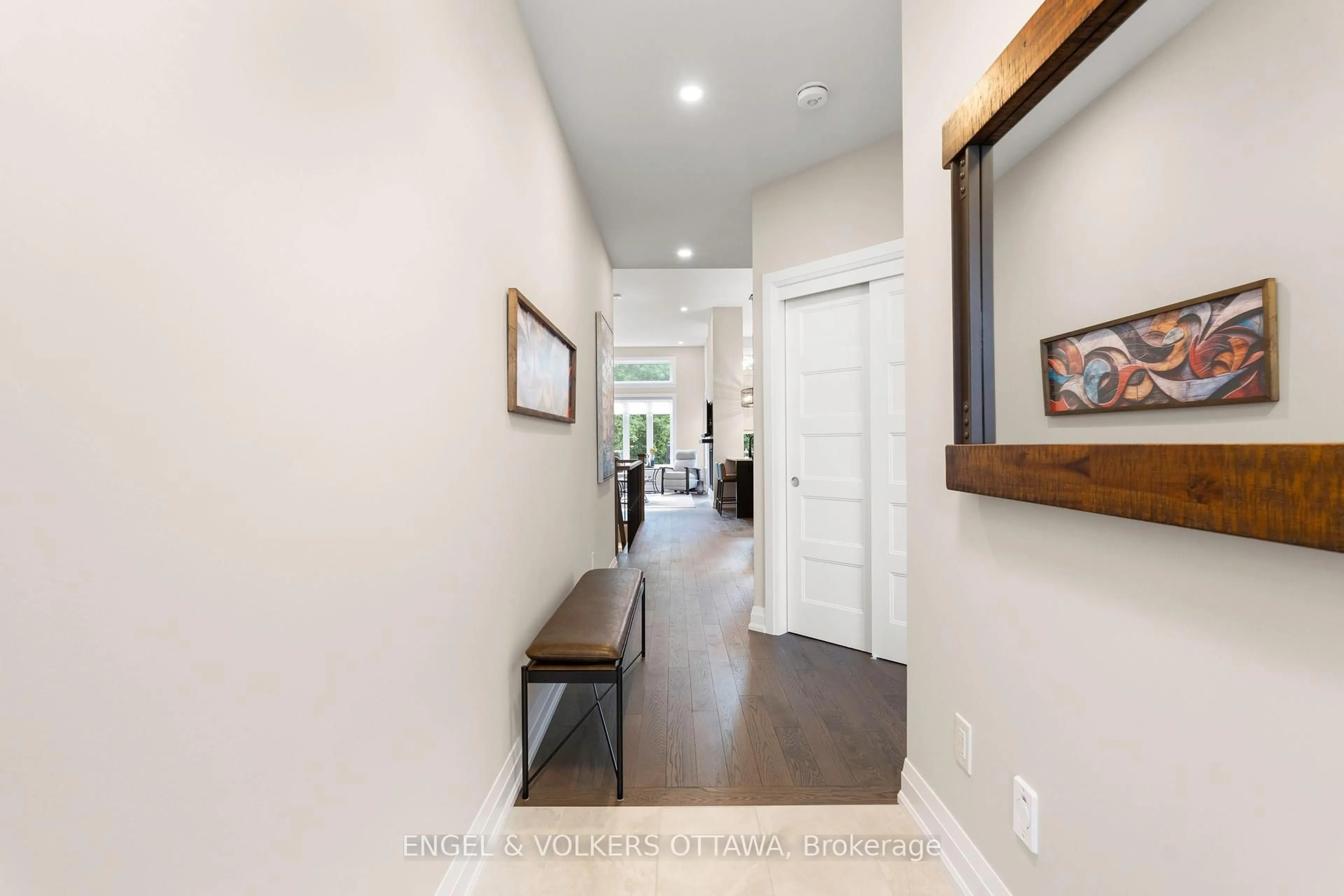 Indoor entryway for 147 Blackhorse Dr, North Grenville Ontario K0G 1J0