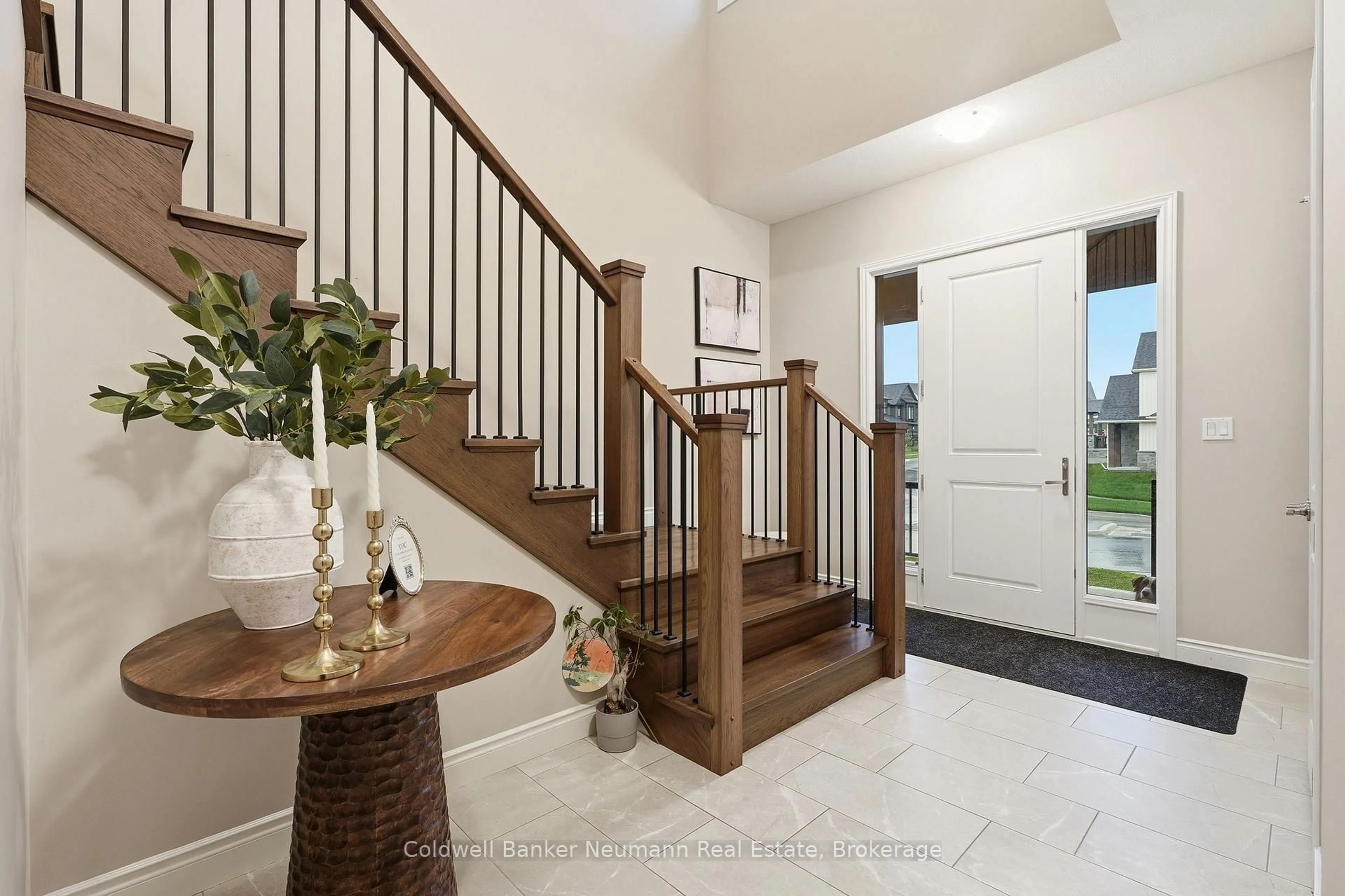 Indoor entryway for 162 HARRISON St, Centre Wellington Ontario N0B 1S0