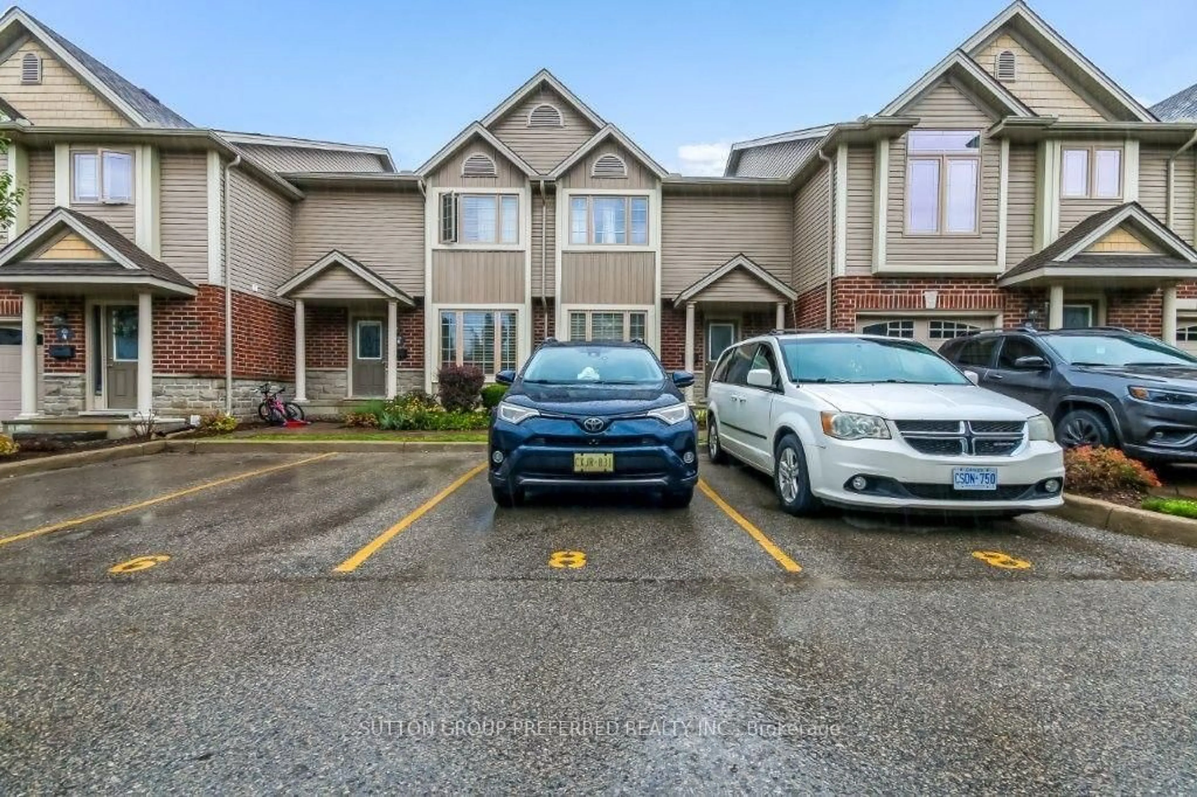 A pic from outside/outdoor area/front of a property/back of a property/a pic from drone, street for 2145 North Routledge Park #8, London North Ontario N6G 0J8