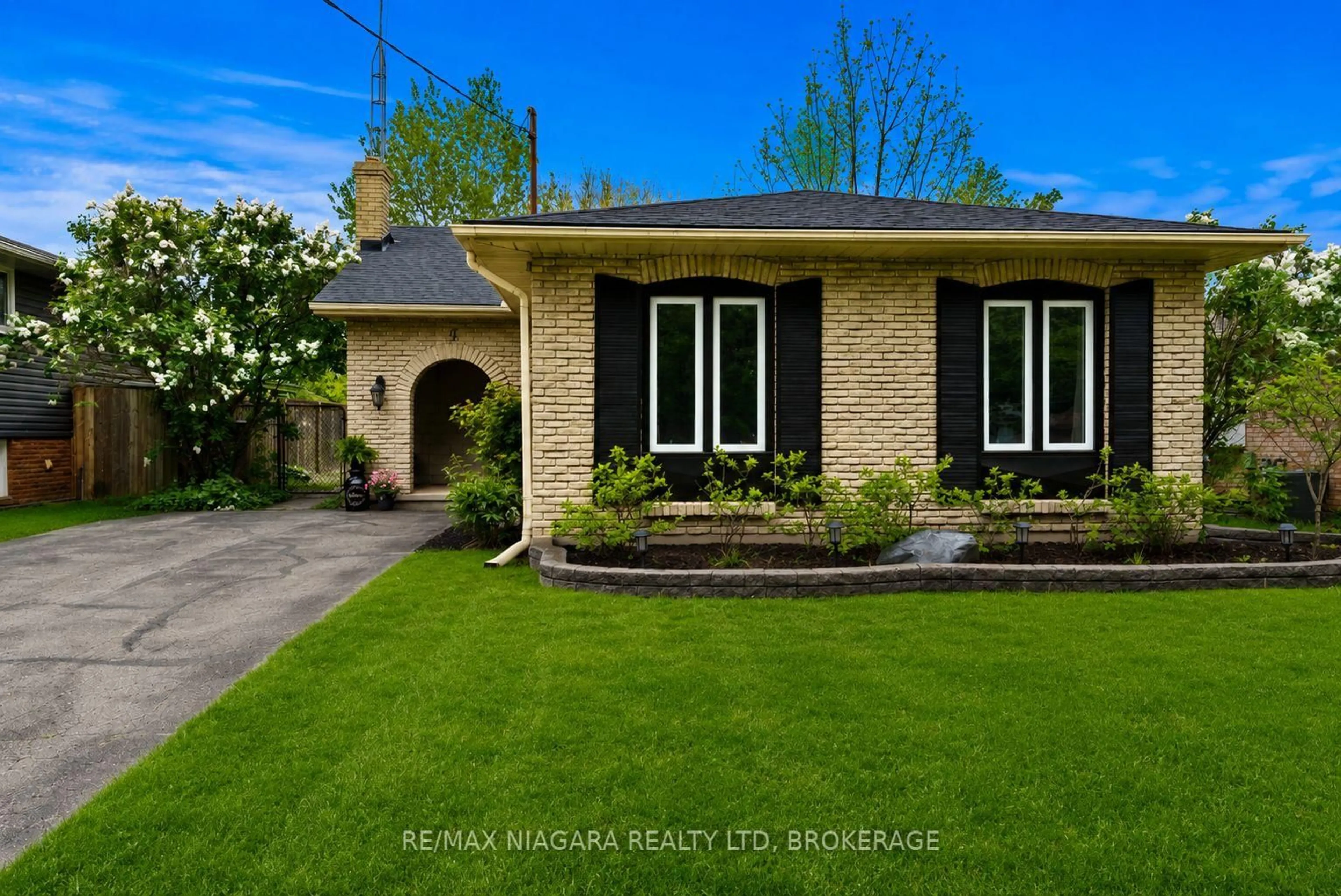 Unknown for 7 Ameer Dr, St. Catharines Ontario L2N 3S9