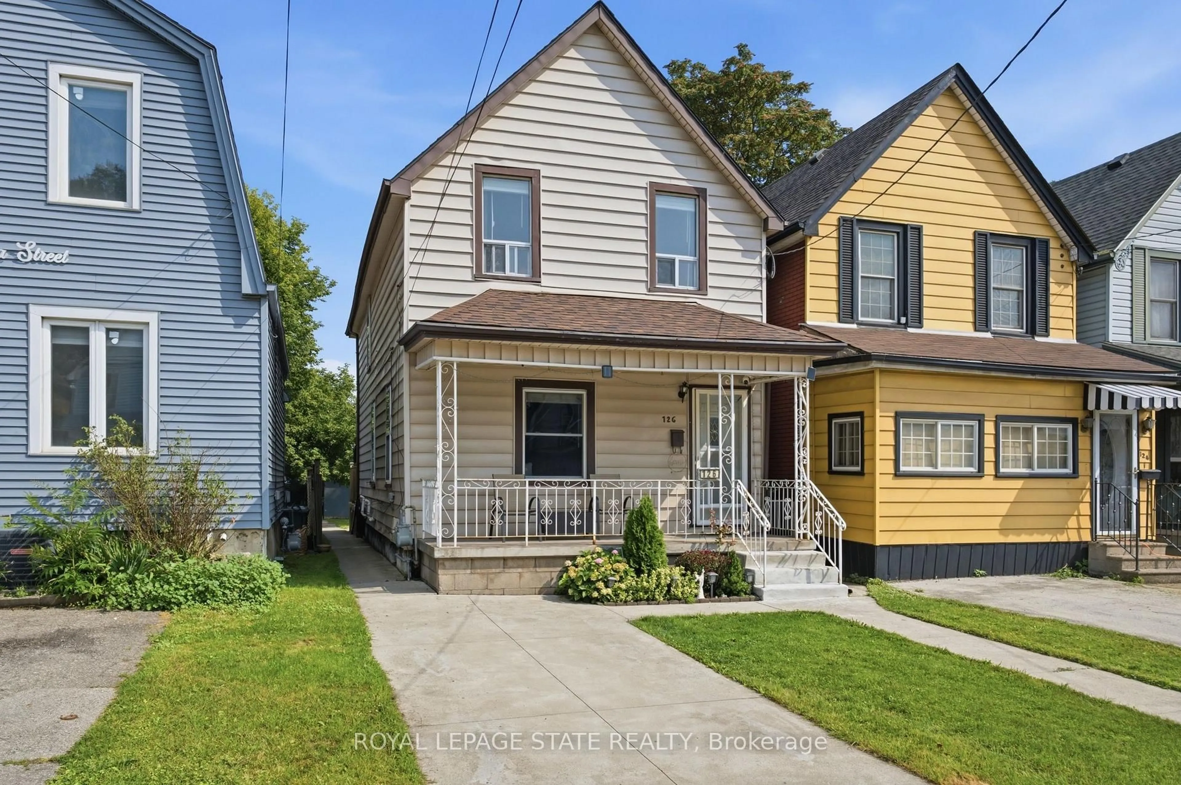 Home with vinyl exterior material, street for 126 Niagara St, Hamilton Ontario L8L 6A7