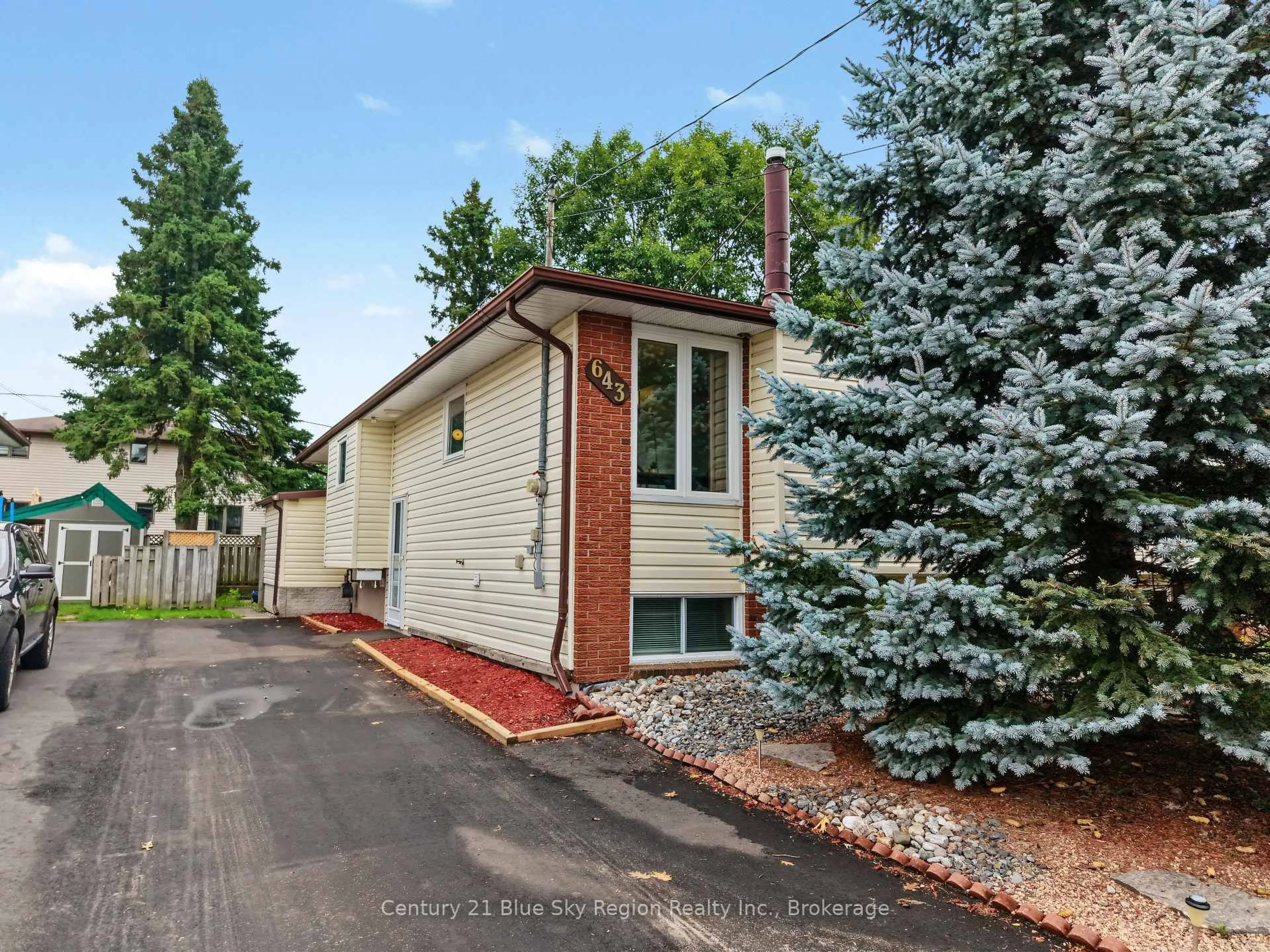 Unknown for 643 Robarts Ave, North Bay Ontario P1B 7E5