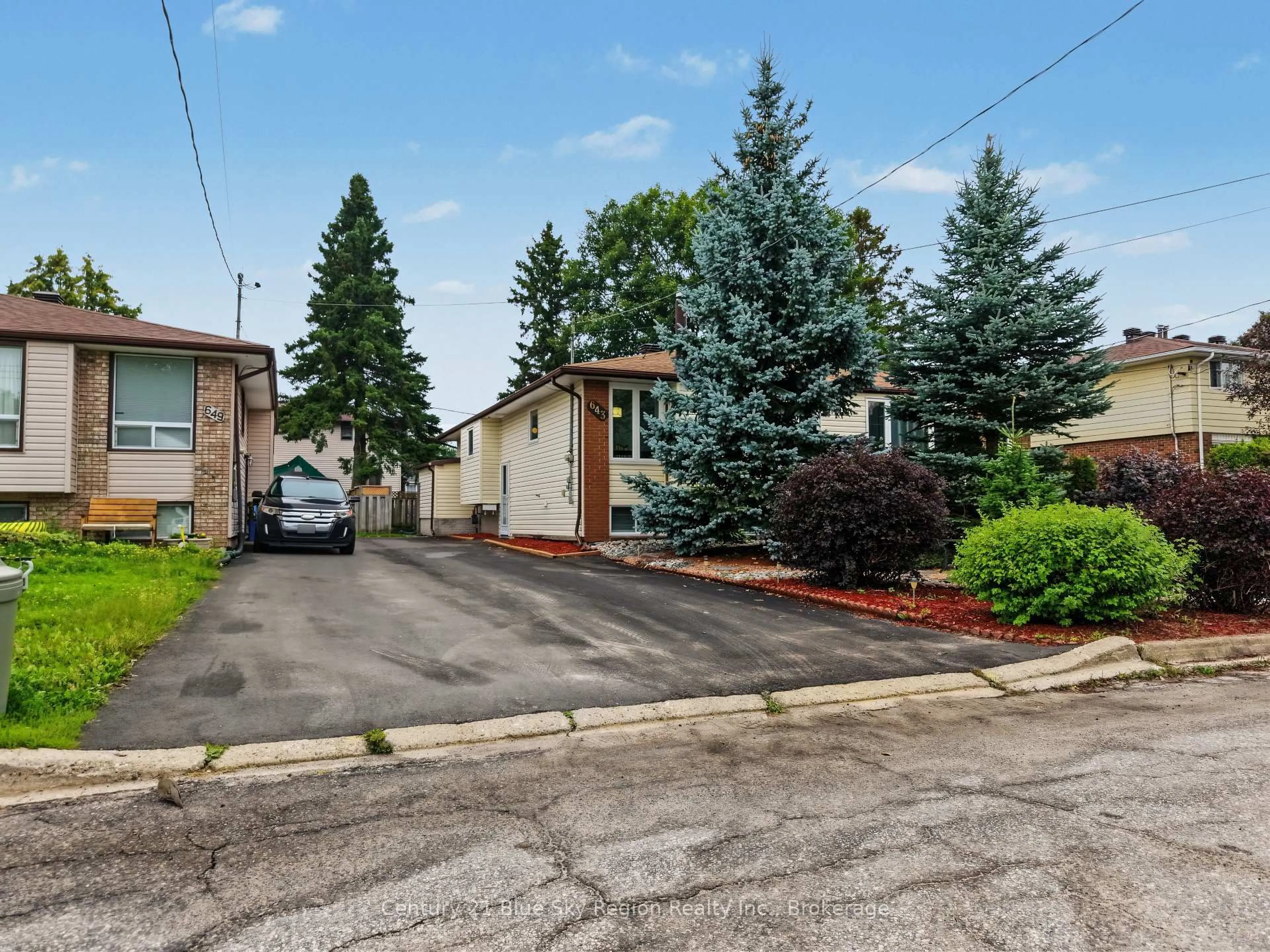 Unknown for 643 Robarts Ave, North Bay Ontario P1B 7E5