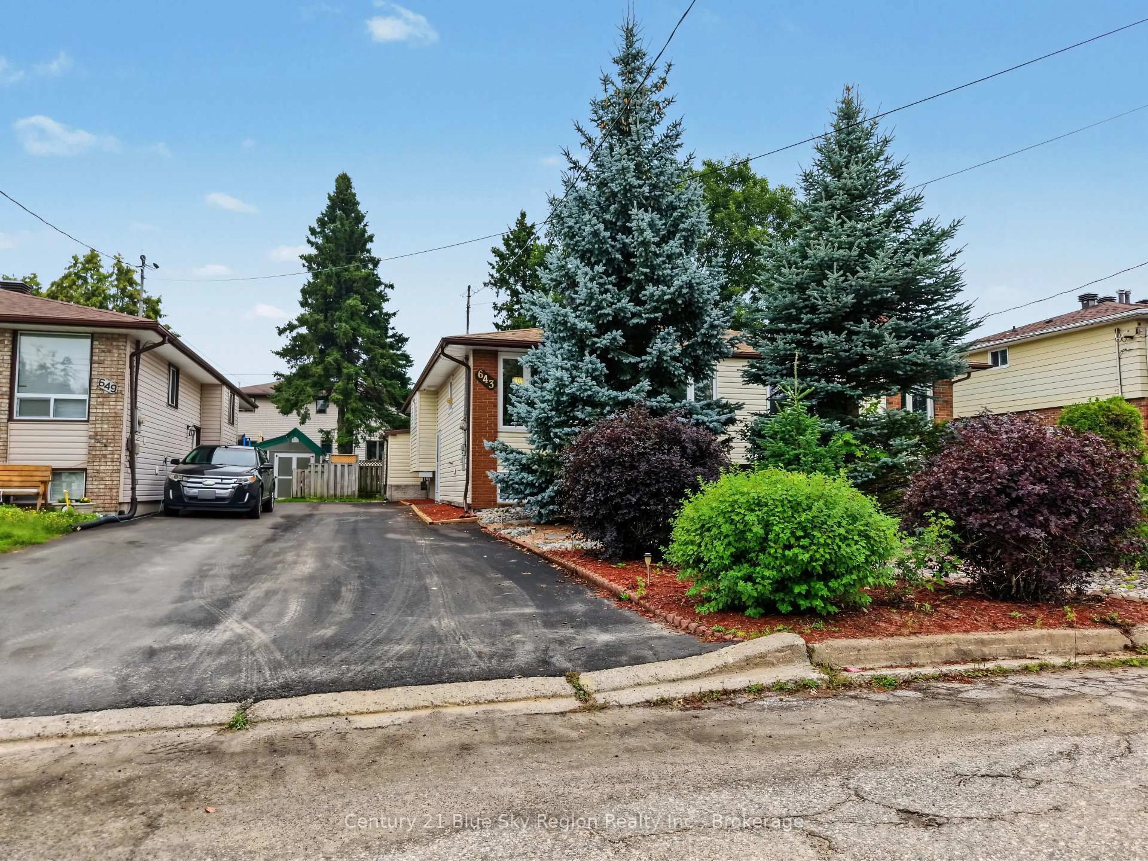 Unknown for 643 Robarts Ave, North Bay Ontario P1B 7E5