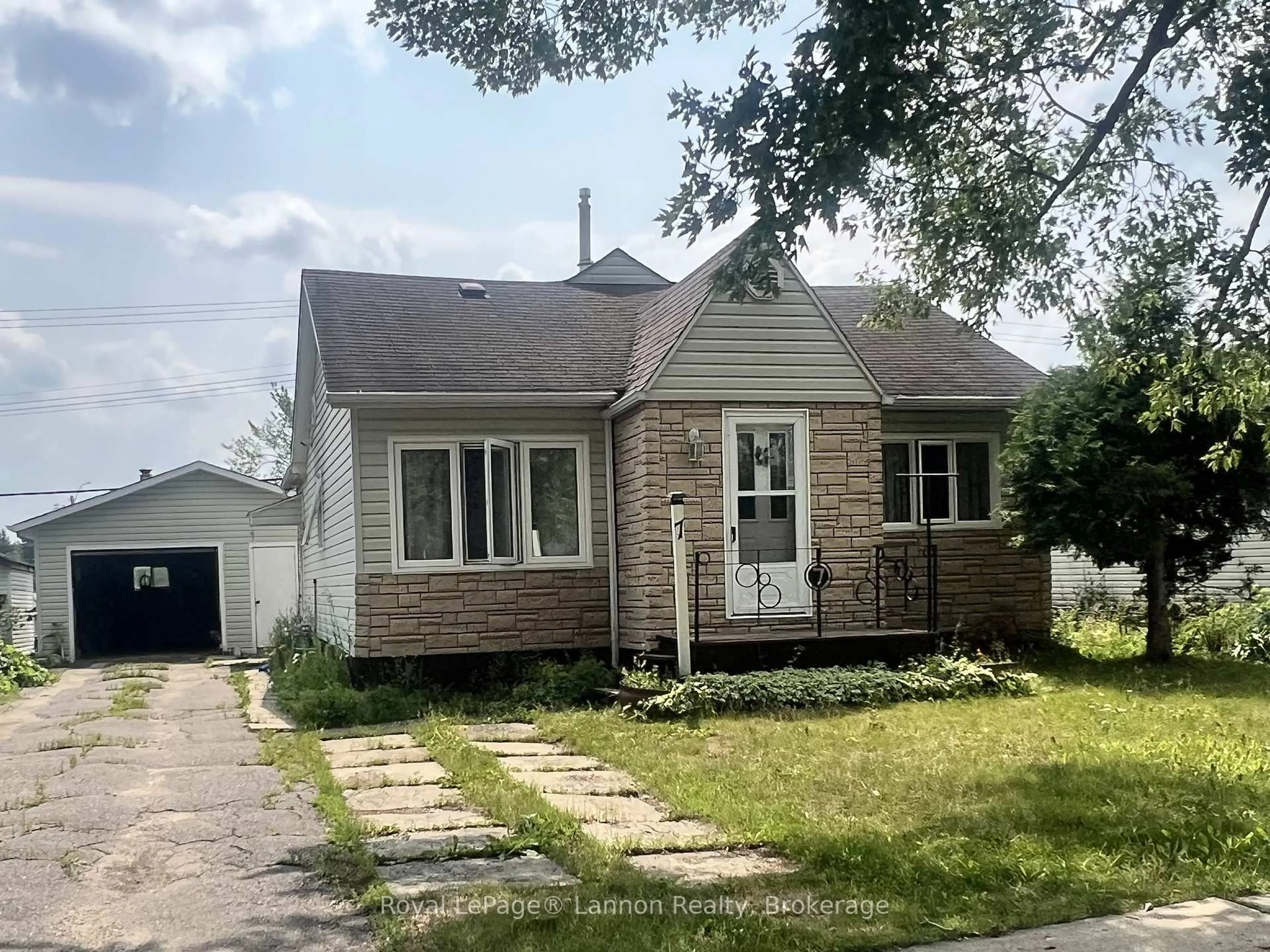 Home with vinyl exterior material, street for 7 Errington Ave, Atikokan Ontario P0T 1C0